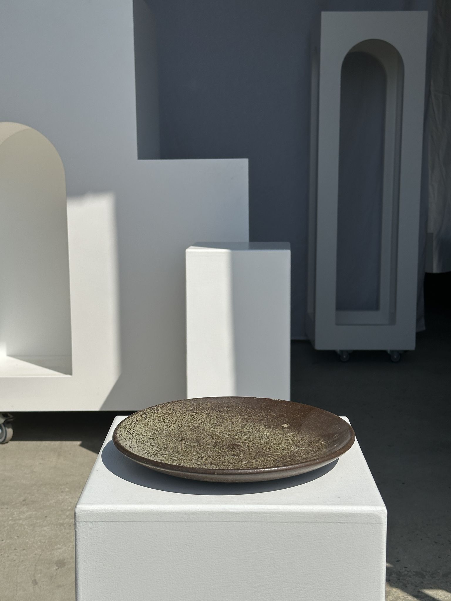 Plat en céramique vert indonésien D:26,5