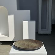 Plat en céramique vert indonésien D:26,5