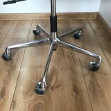Fauteuil modèle EA117 de Charles et Ray Eames édition Vitra