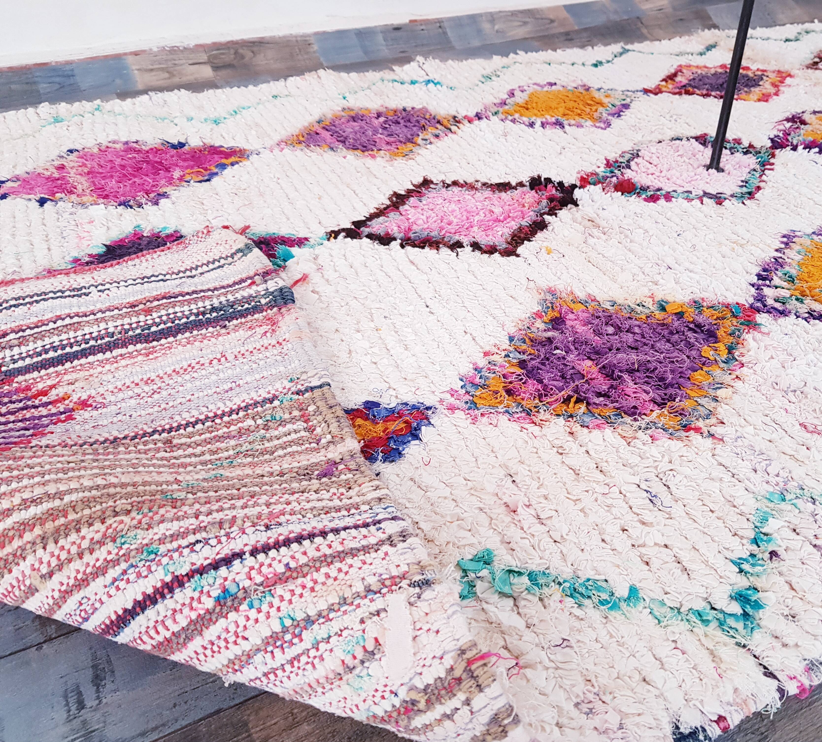 Vintage rug boucherouite 205x120 cm