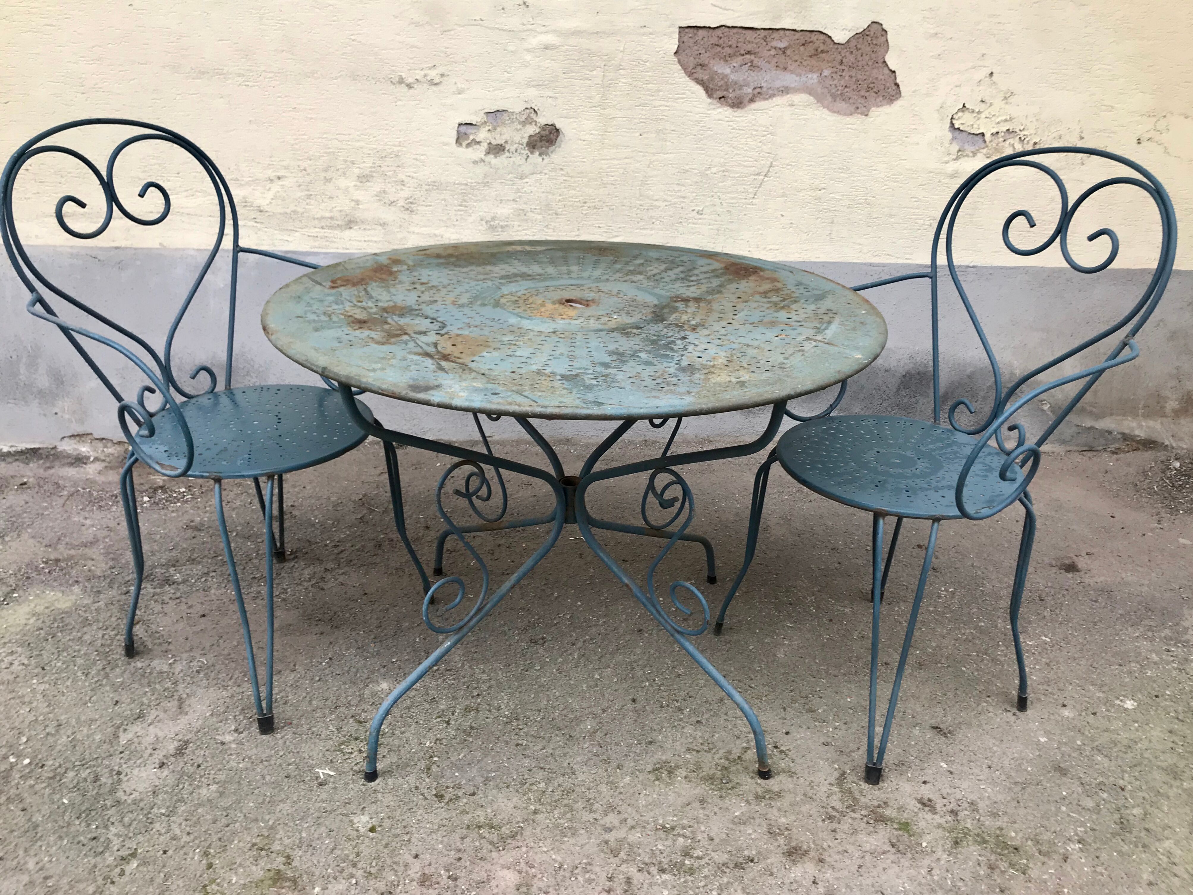 1 Table and 2 wrought iron garden chairs 1950 vintage