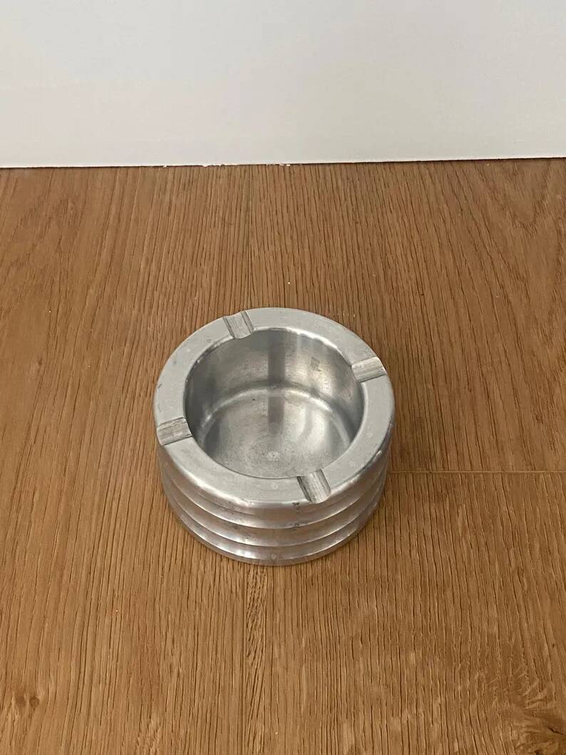 Vintage ashtray in solid aluminium | Ribbed industrial design | Retro Bauhaus style