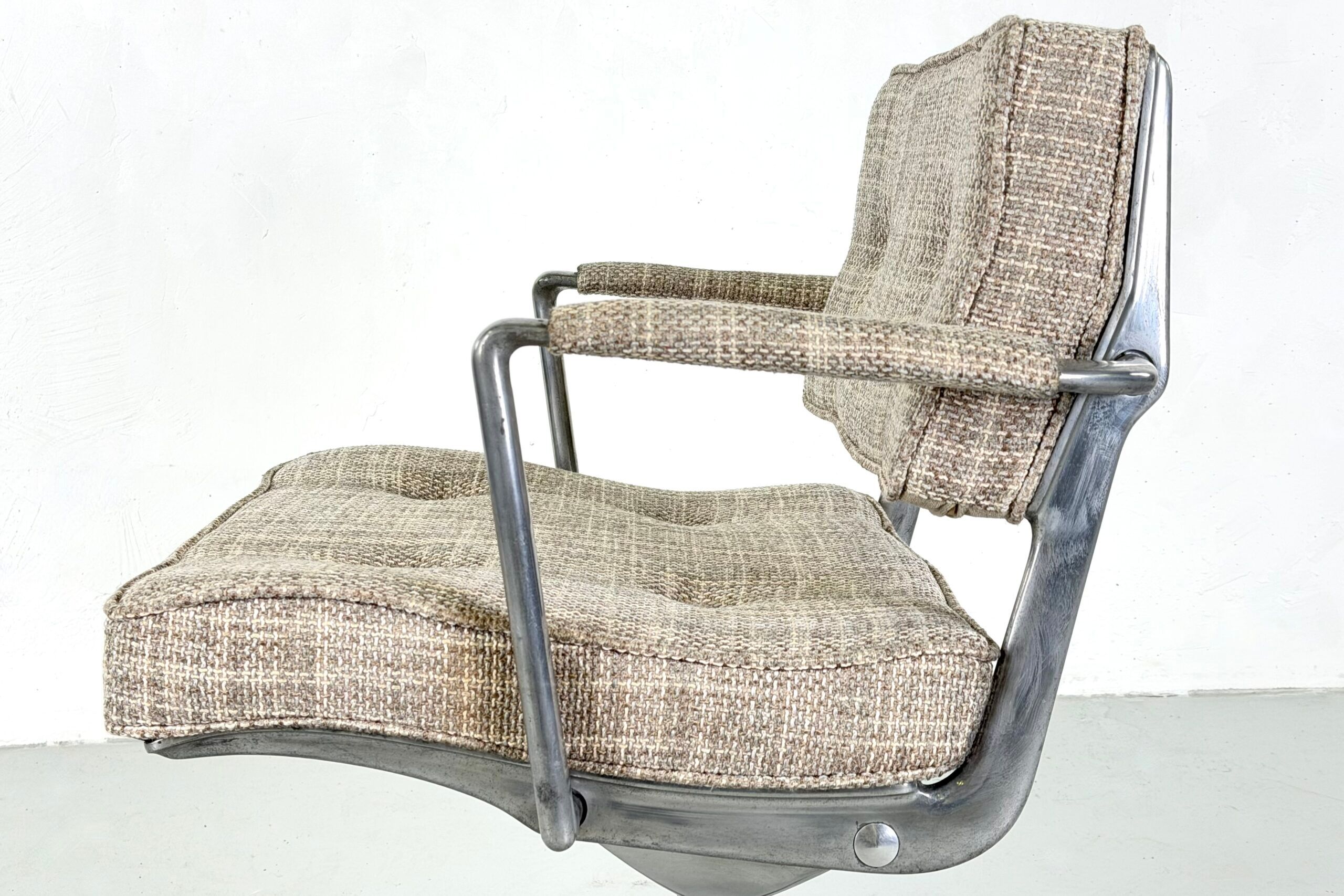 ES102 "Intermediate" office chair by Charles & Ray Eames for Herman Miller – 1960s