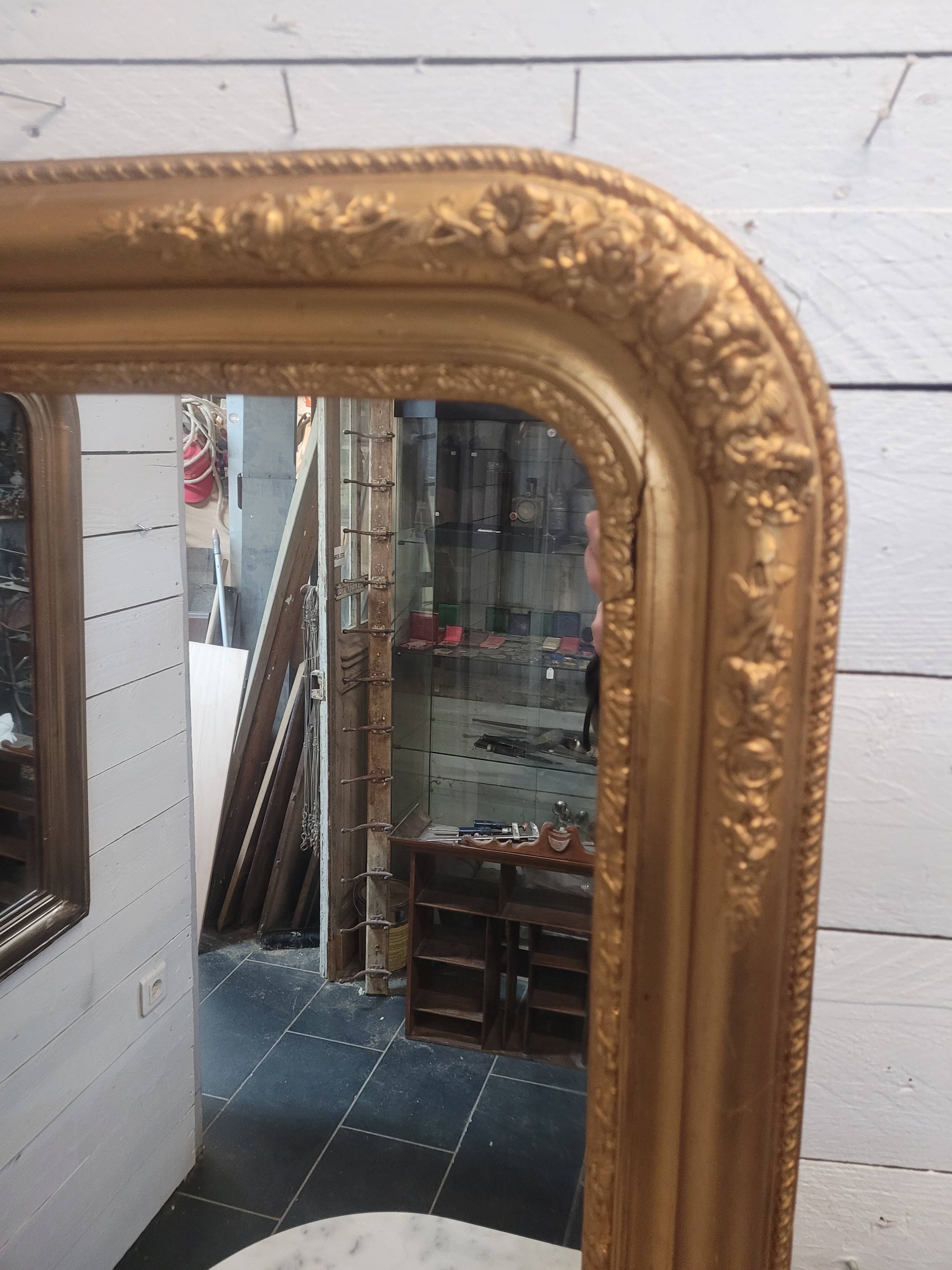 Old Louis Philippe style gilded mirror, 100×83cms