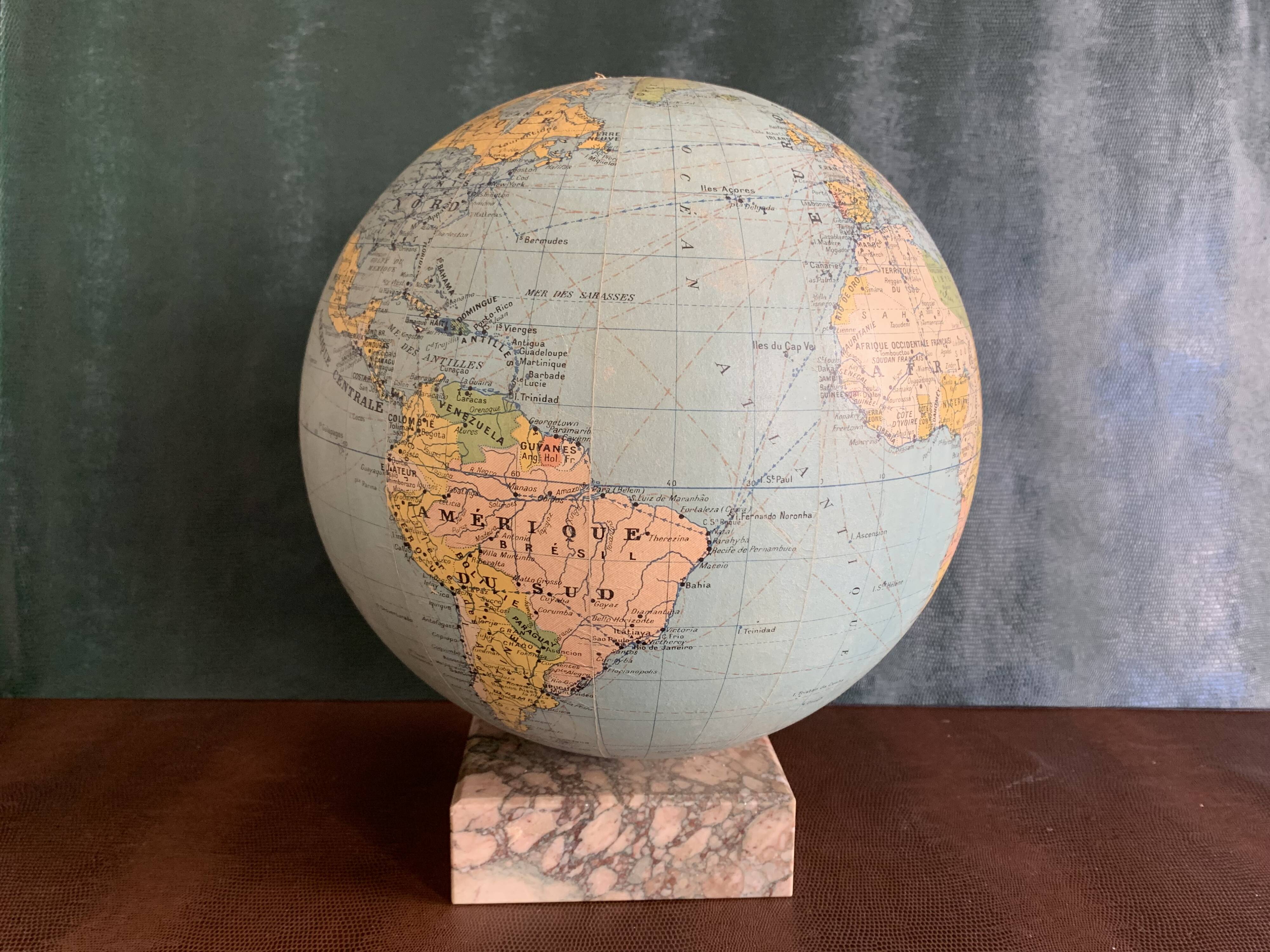 Globe terrestre en verre lumineux des années 30/40, V. Vindrinet, Paris