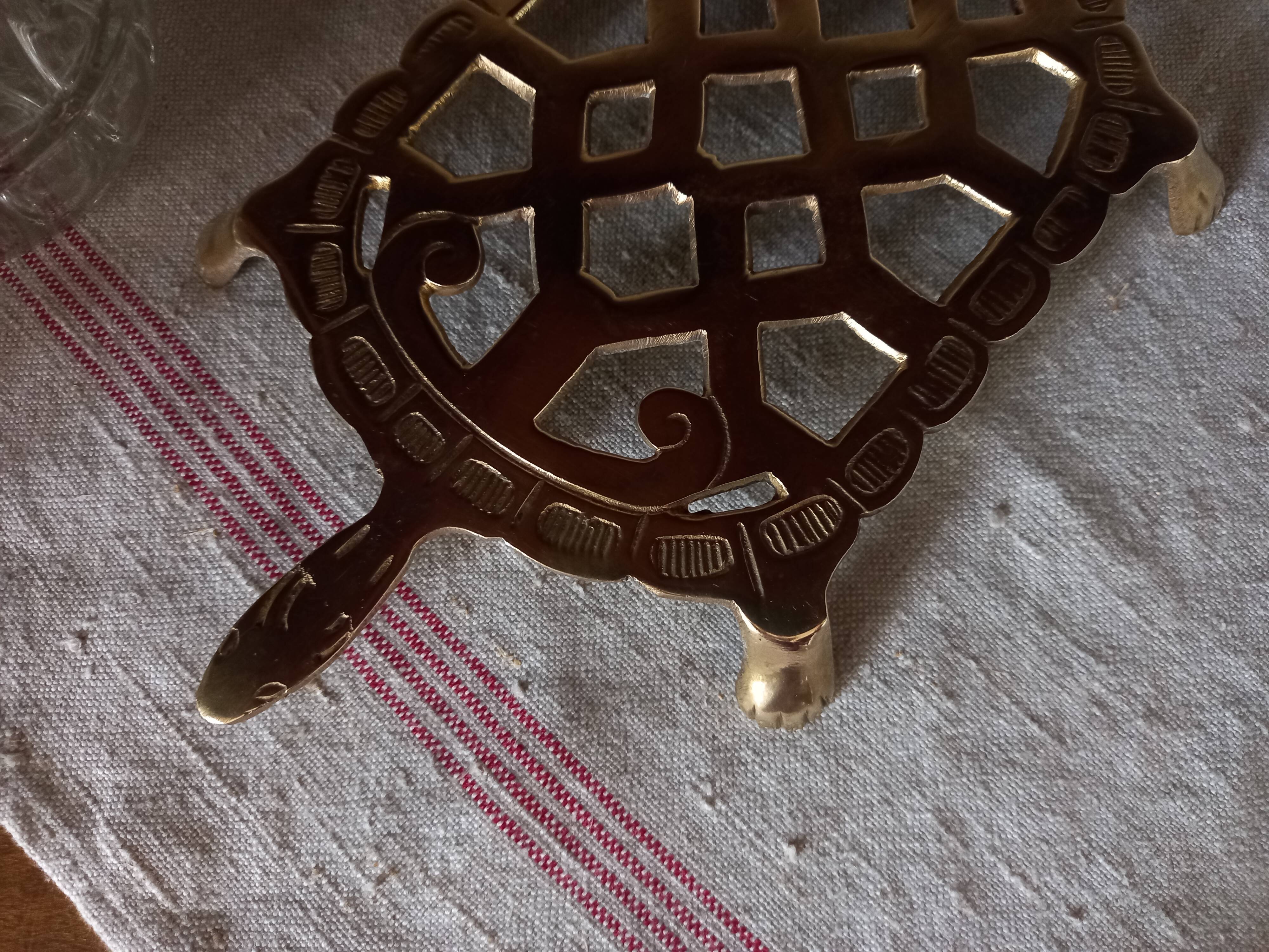 Brass turtle flat bottom