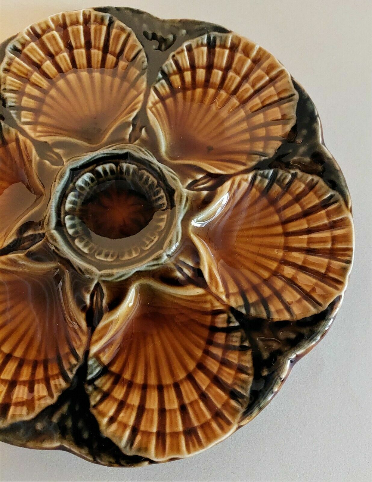 Sarreguemines earthenware oyster plate