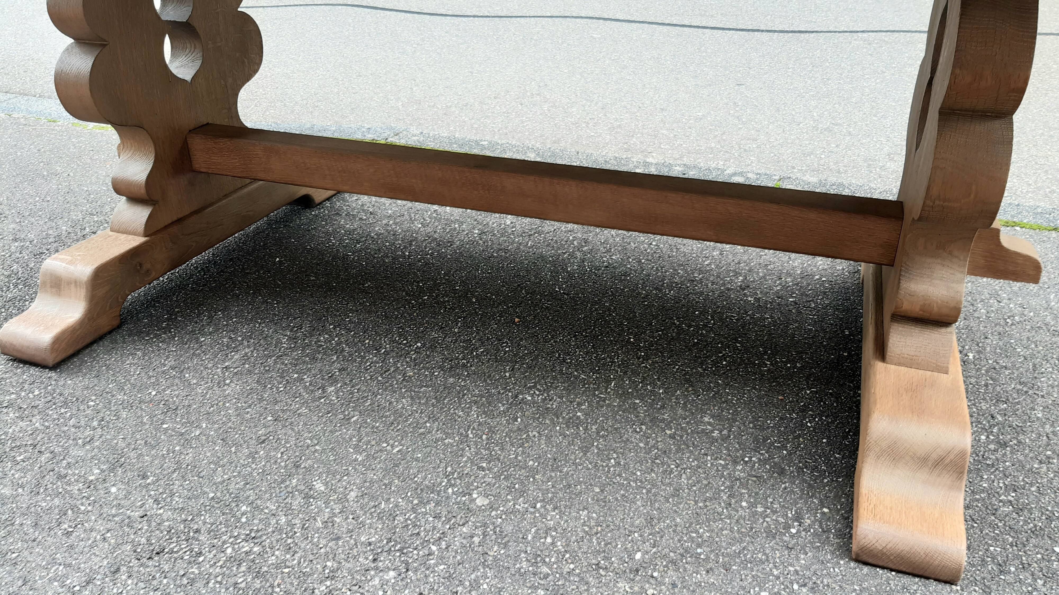 Oval farmhouse table