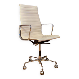 EA 119 armchair designed by Charles & Ray Eames, Herman Miller, 1970s