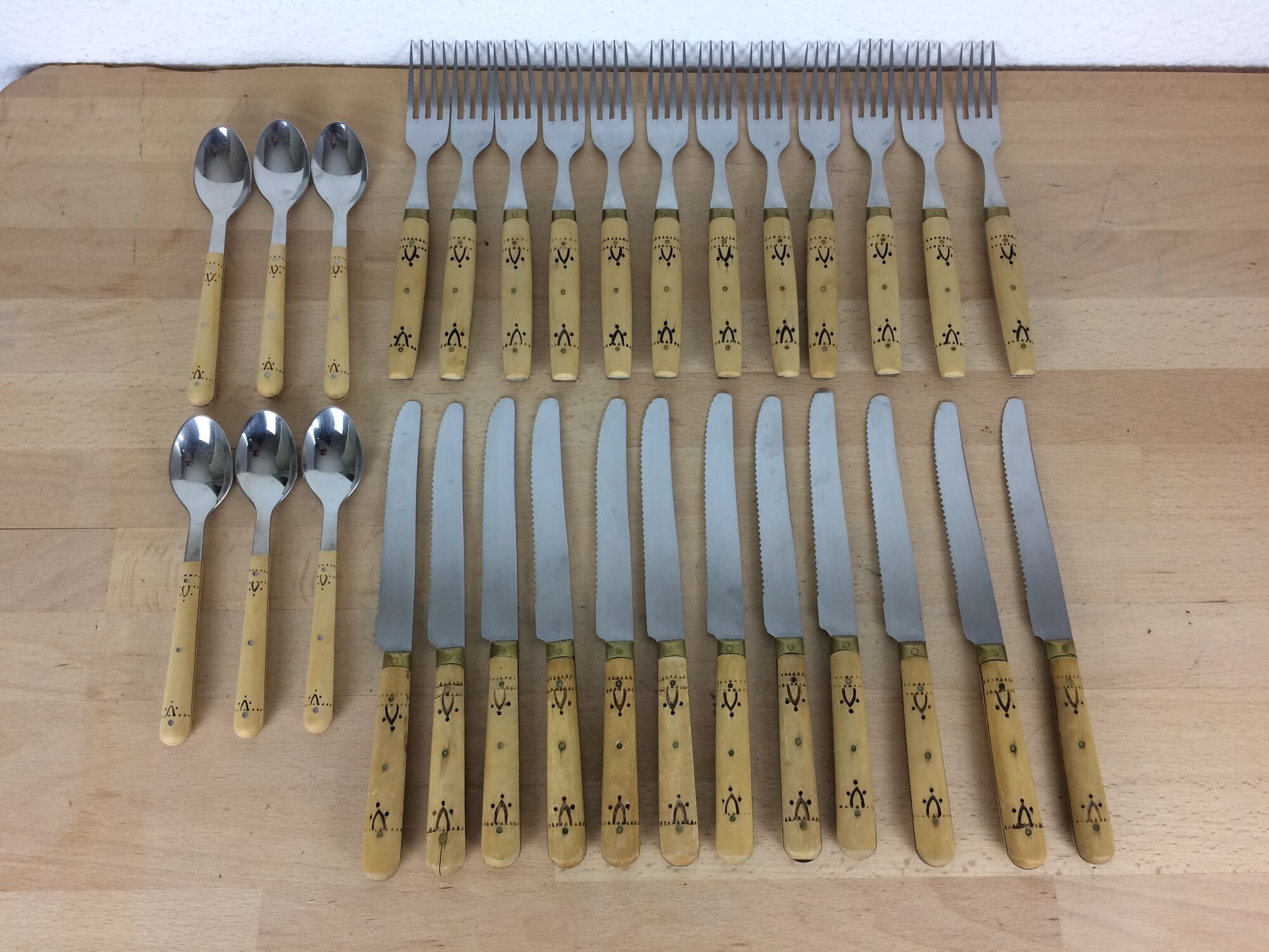 Nontron cutlery 12 knives 12 forks 6 wooden and stainless steel spoons