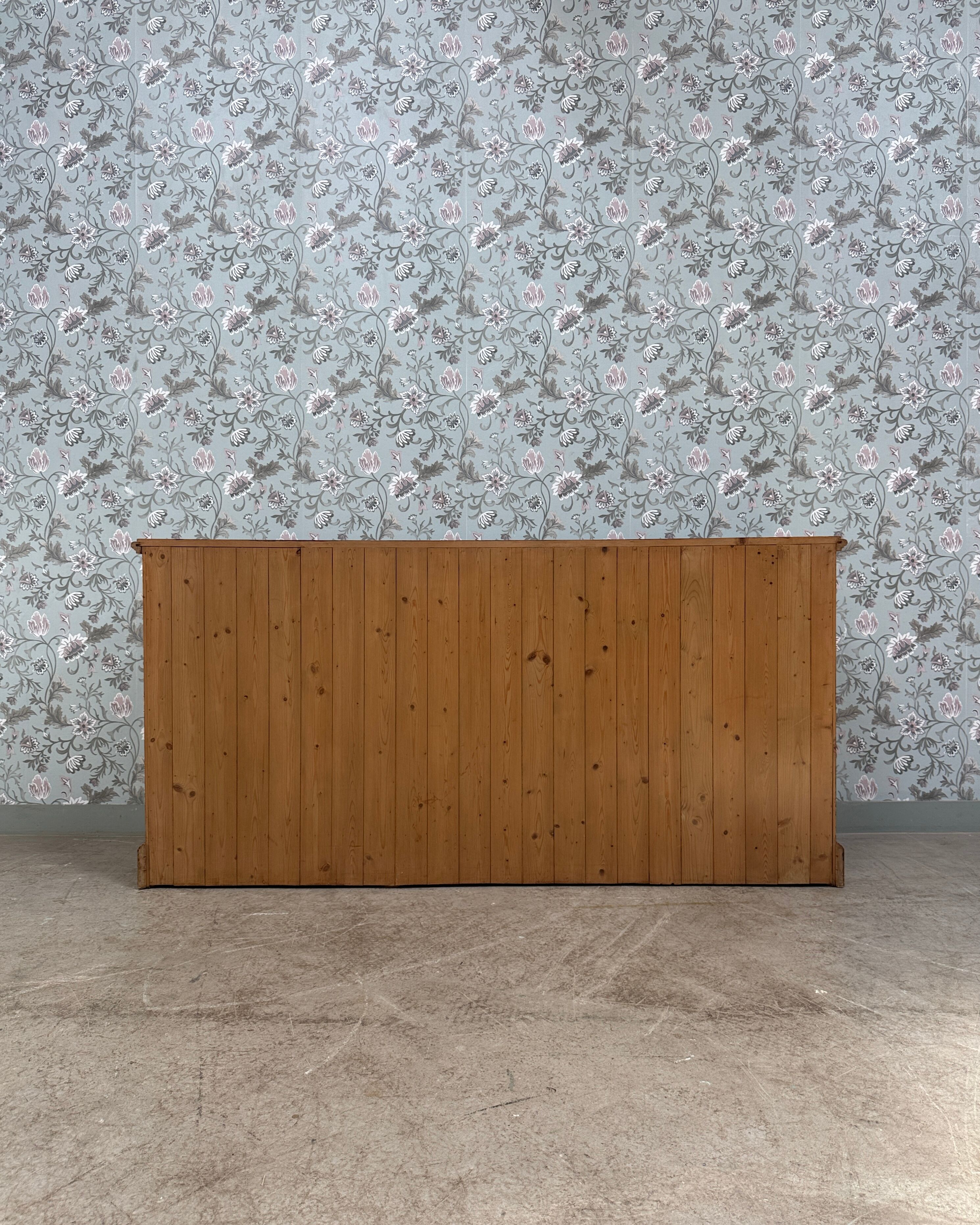Grande enfilade campagne chic en pin massif (rénovée)