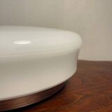 Round table lamp in opaline glass