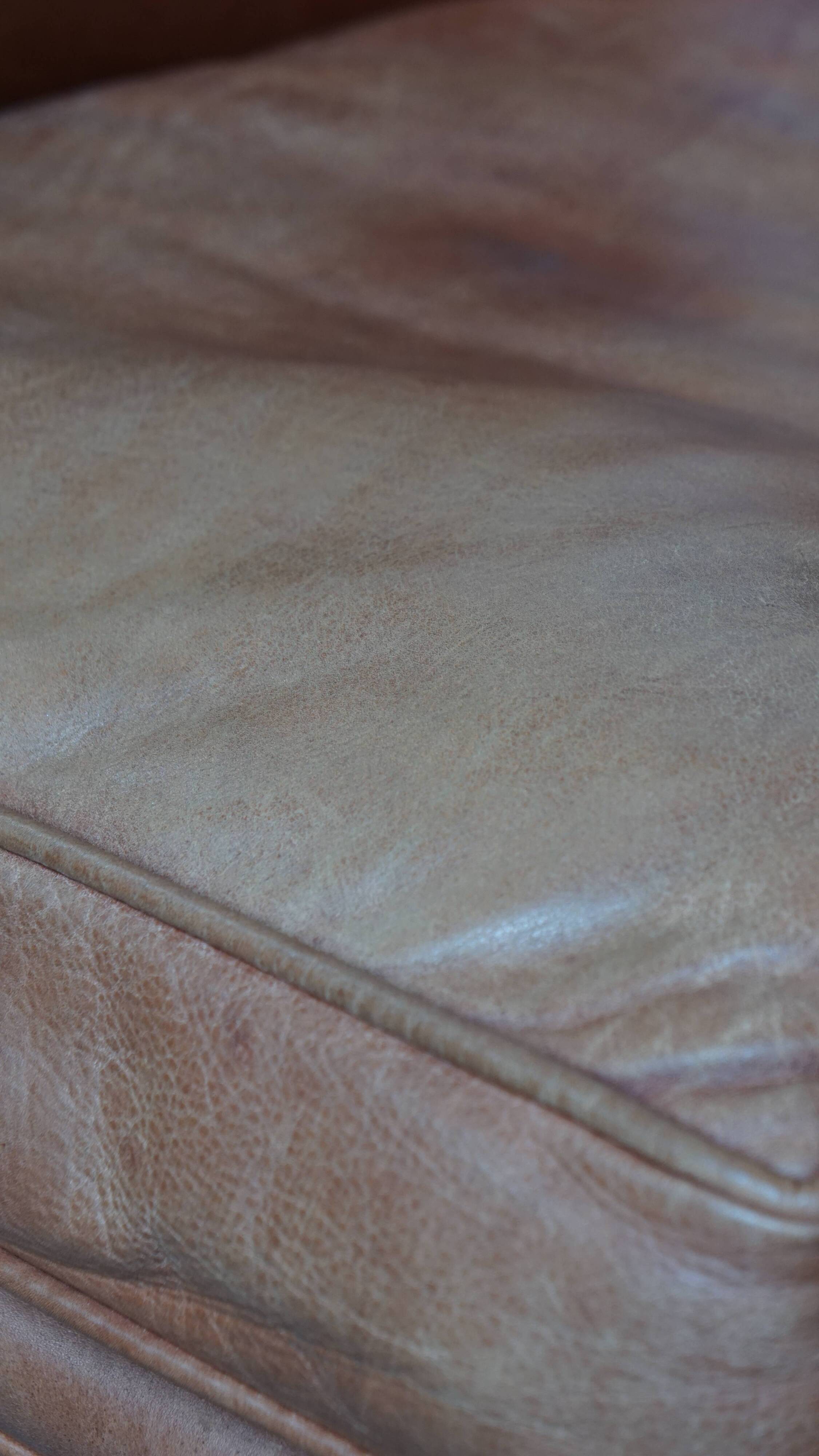 Cowhide Leather English-Style Club Chair in Light Cognac Color