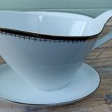 Sauce boat and 2 dishes