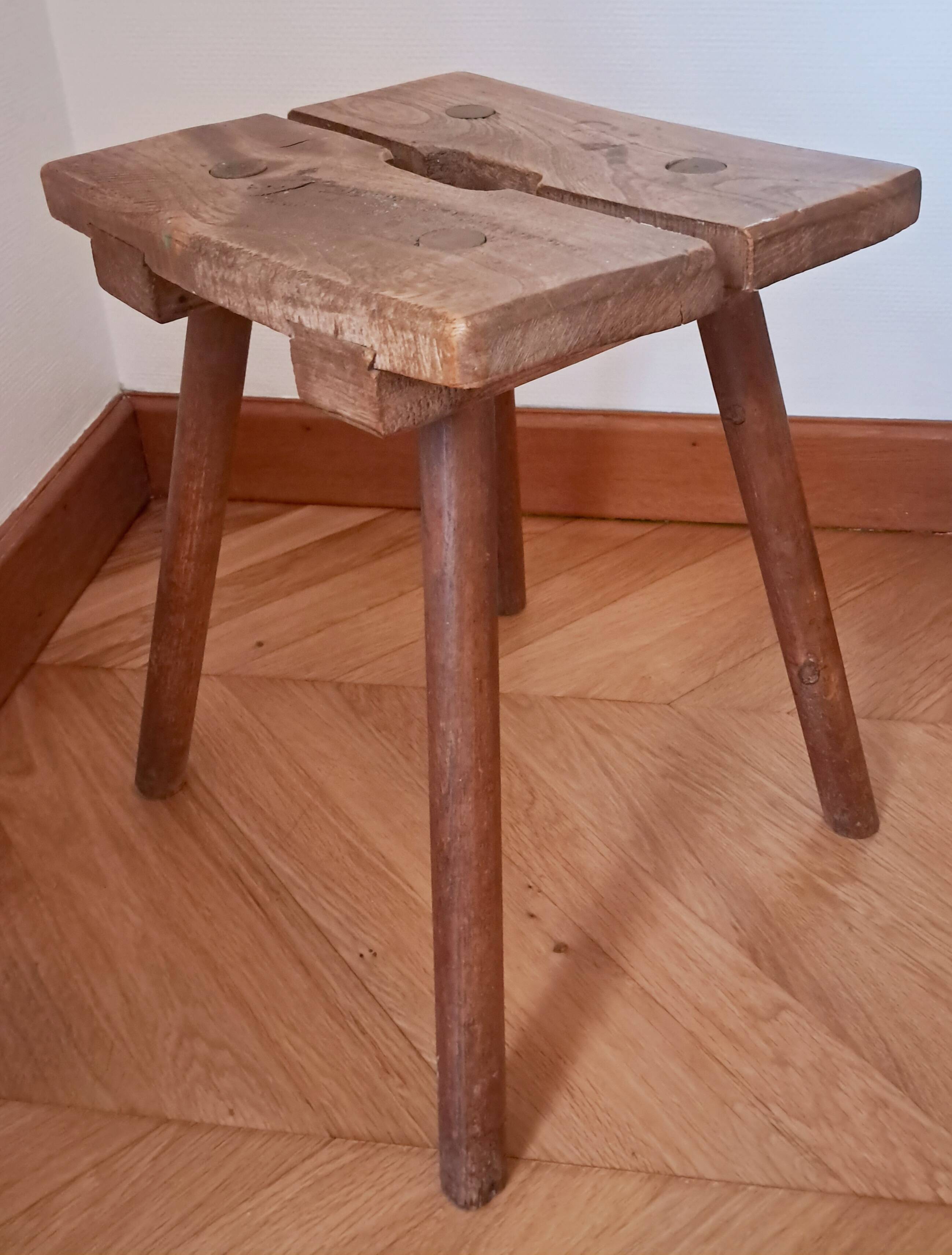 Tabouret de traite, art paysan (XIXe siècle)