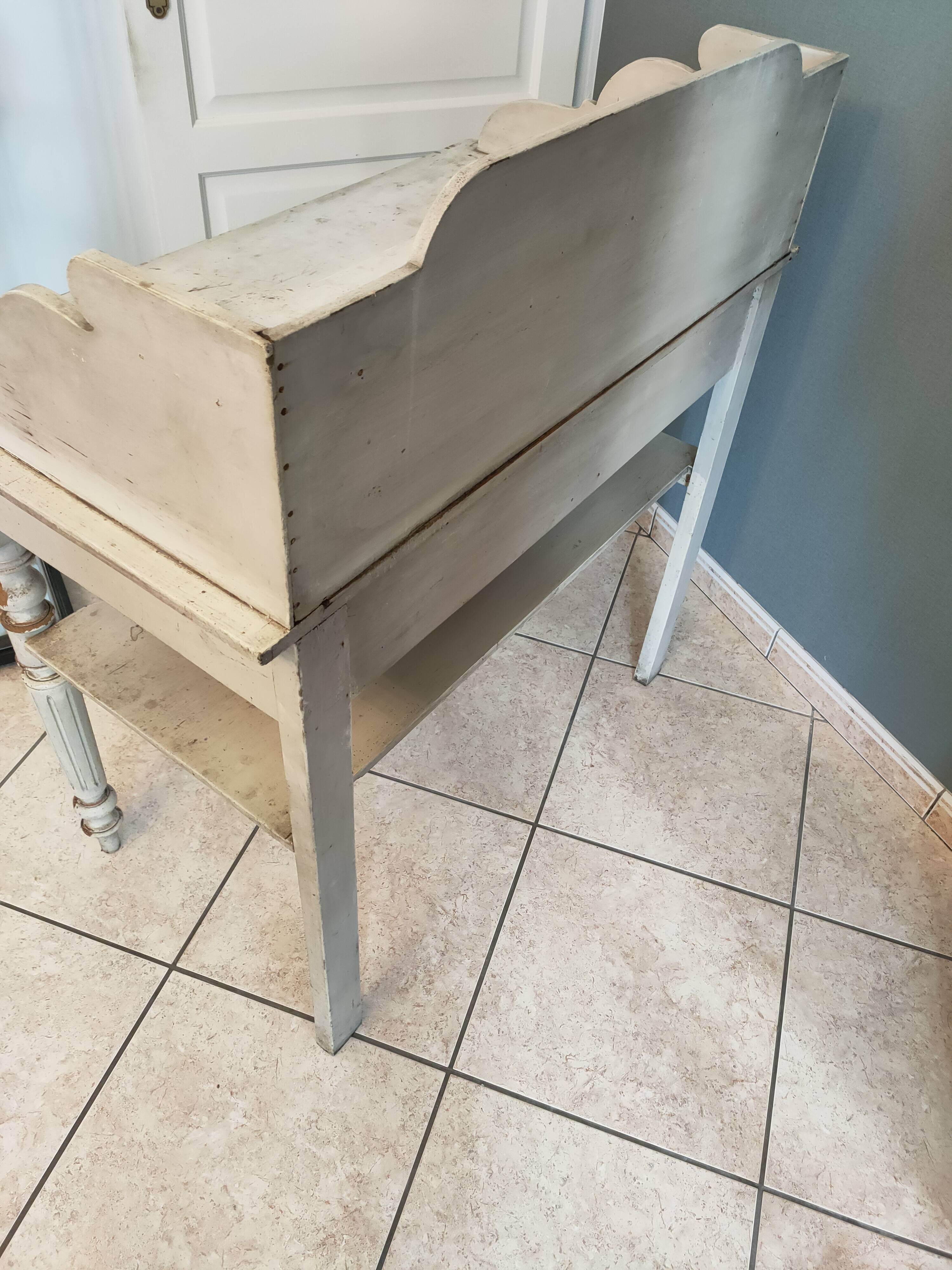Dressing table dressing table in painted wood