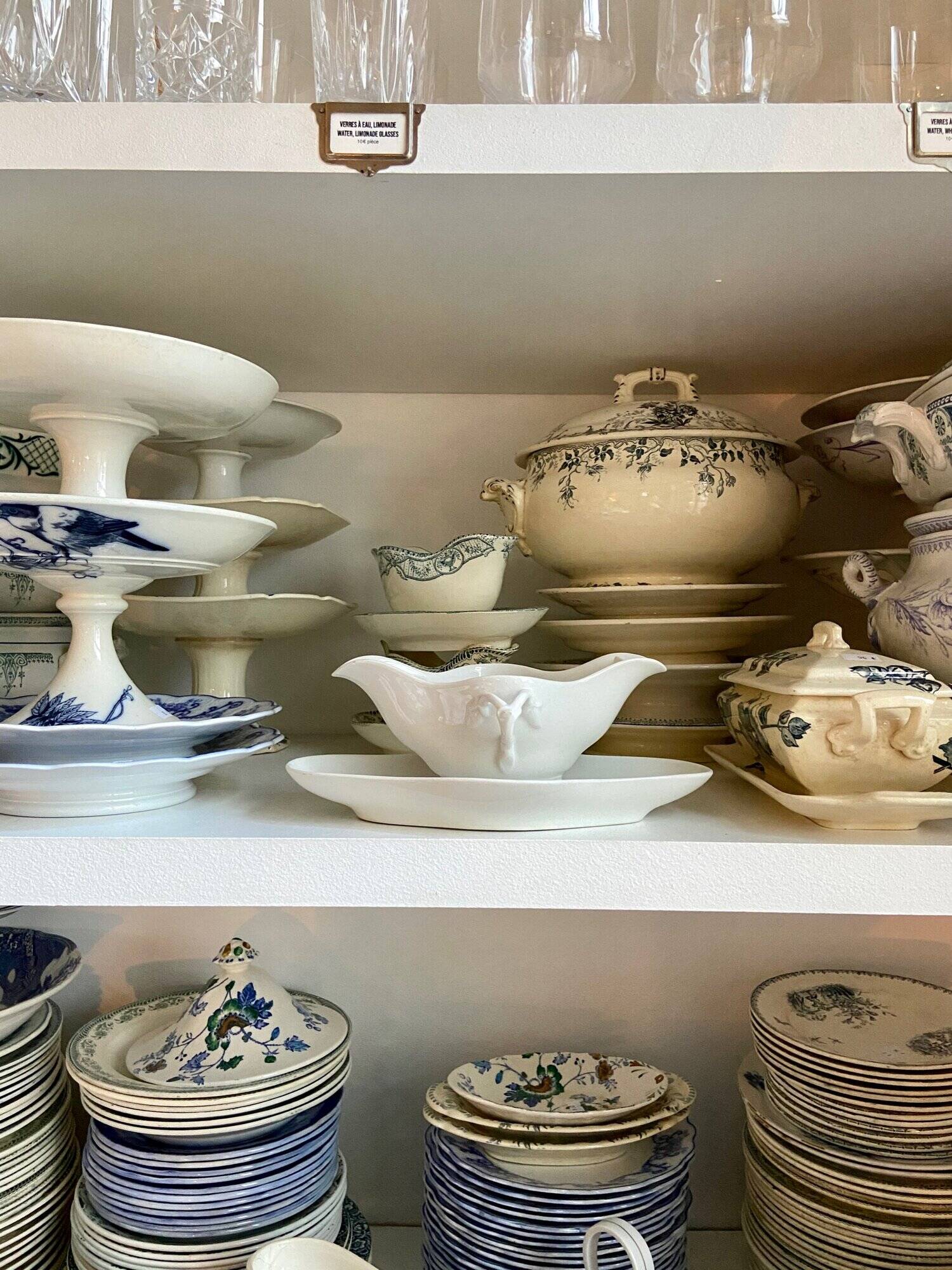 Saucière en porcelaine blanche