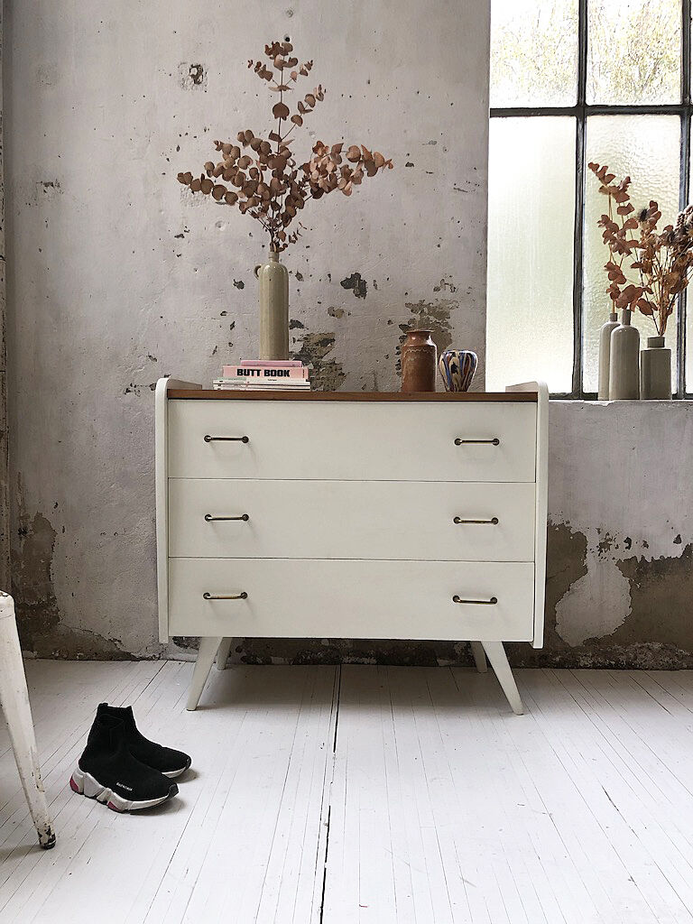 White vintage chest of drawers