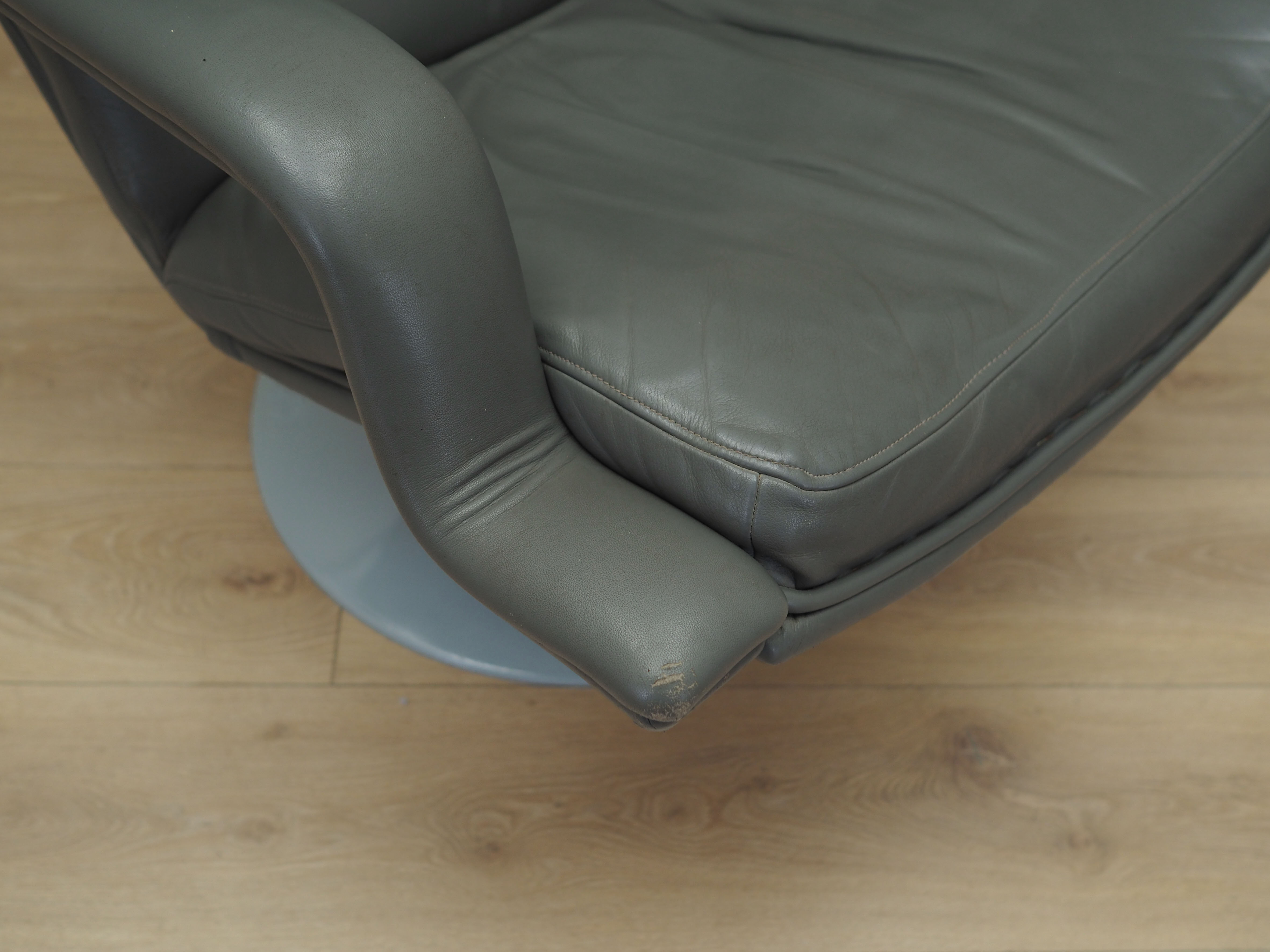 Grey leather swivel armchair, Danish design, 1960s, designer: Geoffrey Harcourt, manufacturer: Artif