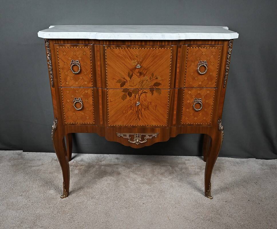 Commode sauteuse en marqueterie, style Transition Louis XV - Louis XVI – milieu XXe