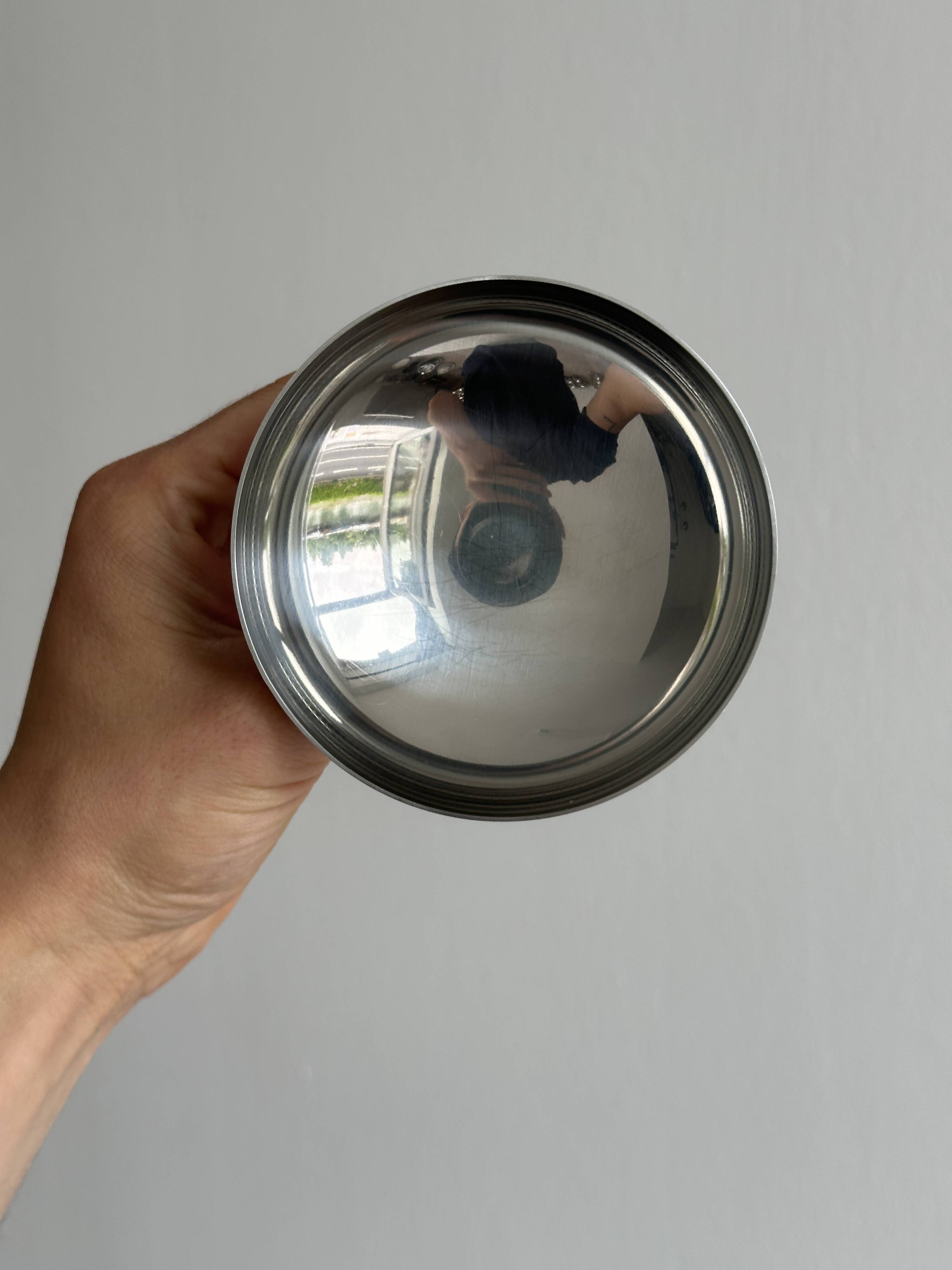 6 stainless steel footed bowls