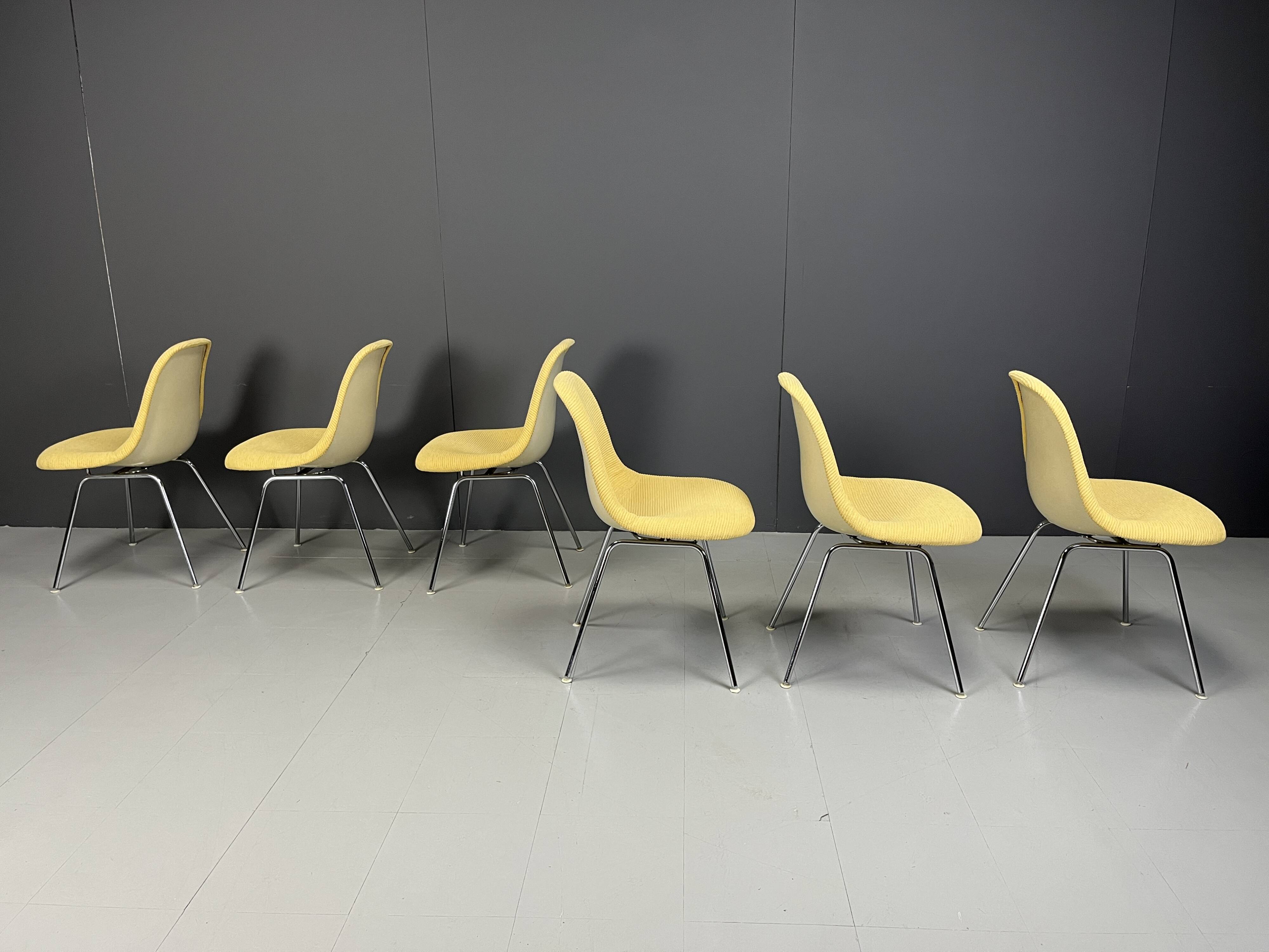 Eames fiberglass dining chairs for herman Miller, 1970s