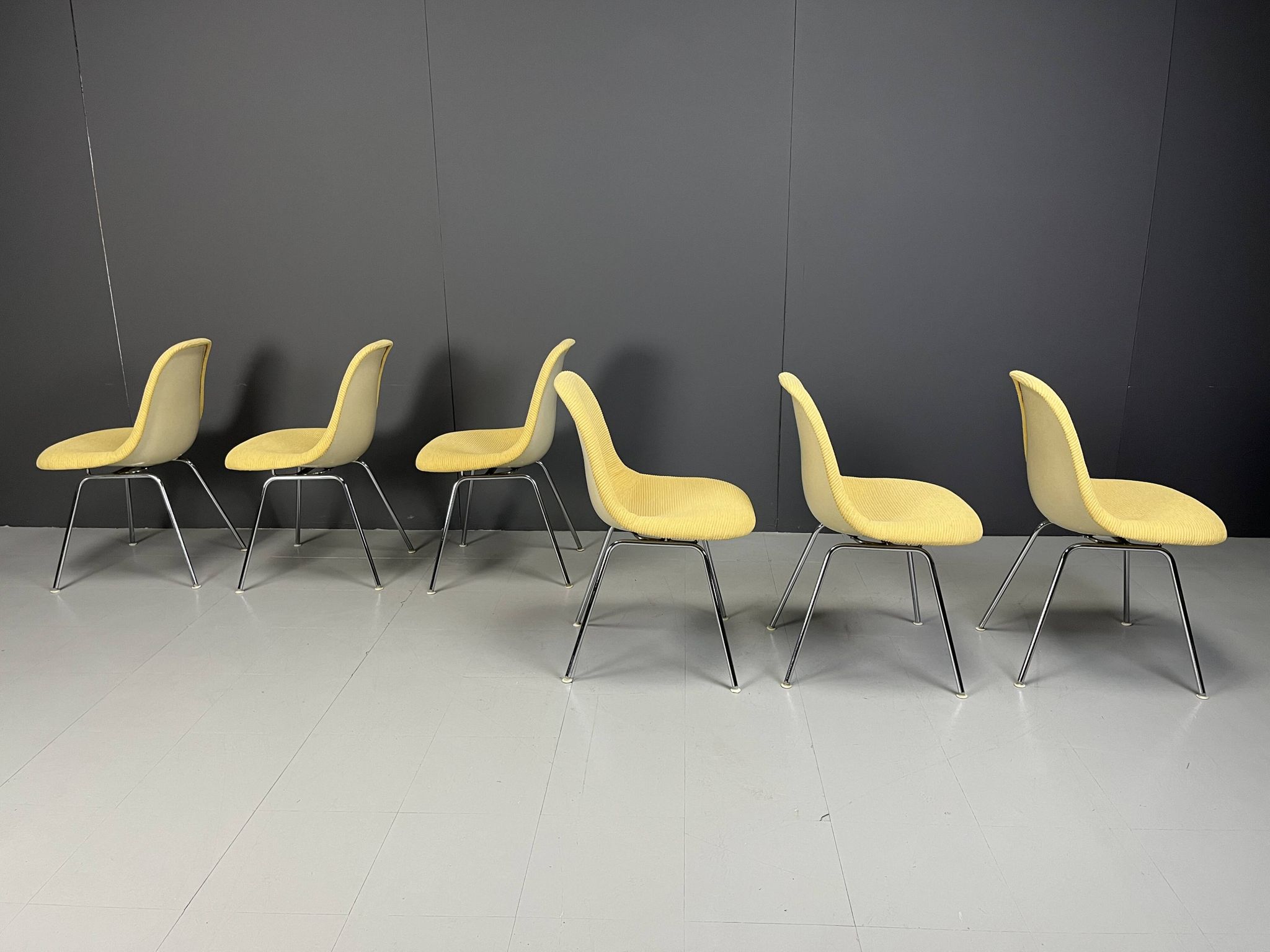 Eames fiberglass dining chairs for herman Miller, 1970s