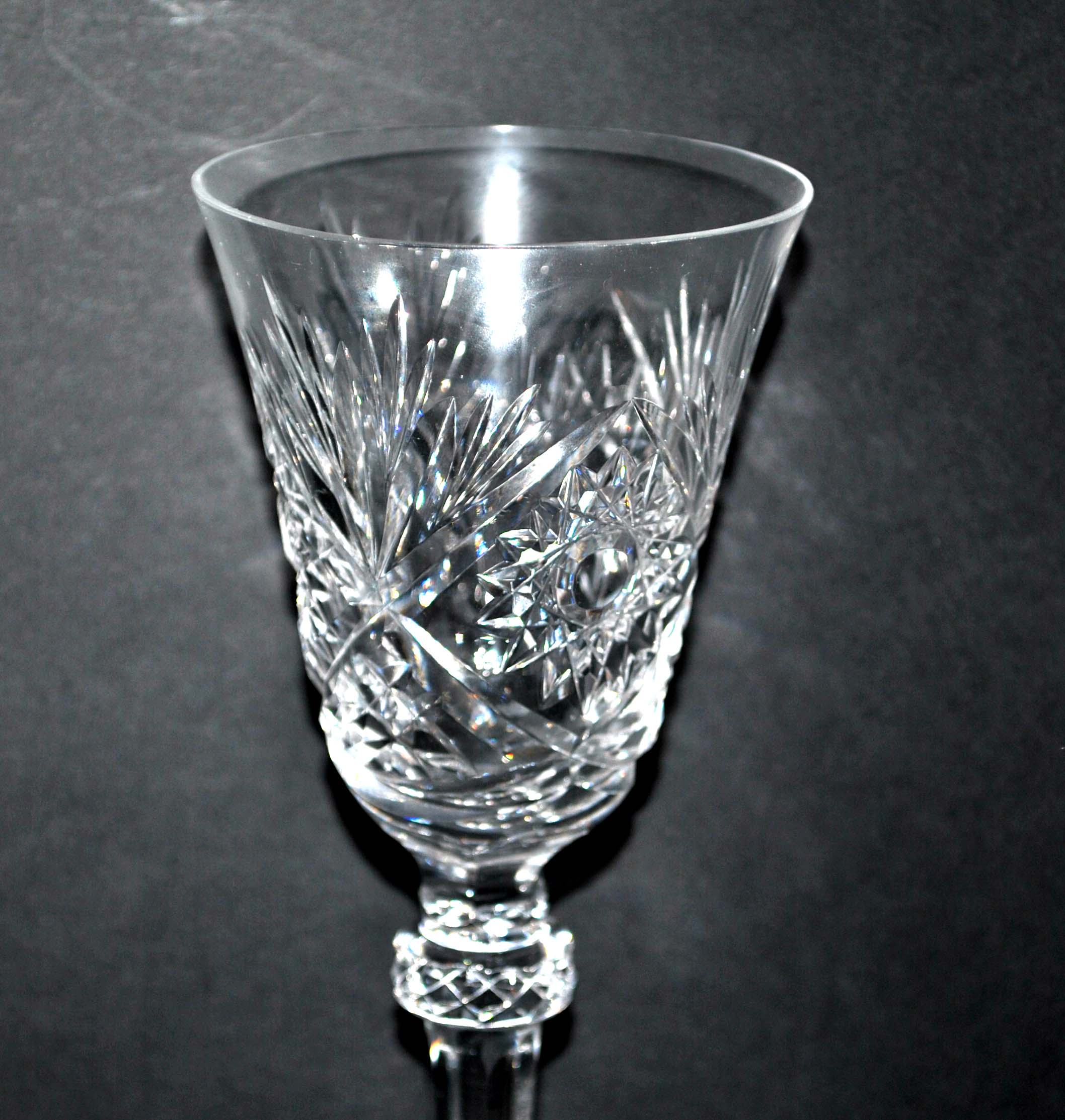 Series of 6 wine glasses in diamond cut crystal Lemberg or Saint-Louis 18cm