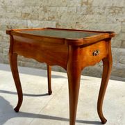 Small flying table in Louis XV style, 20th century.