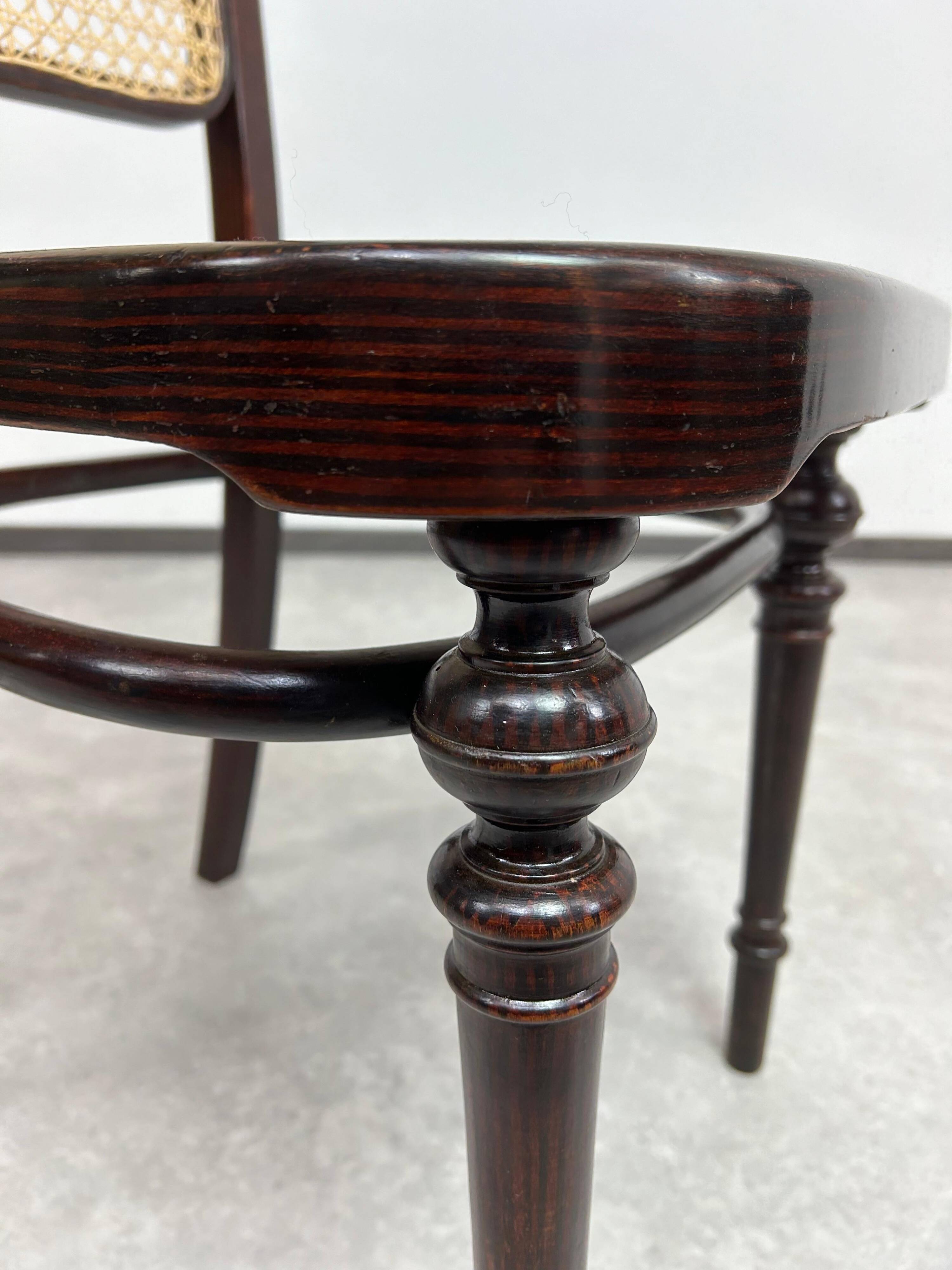 Set of 4 bentwood dining chairs by Thonet.