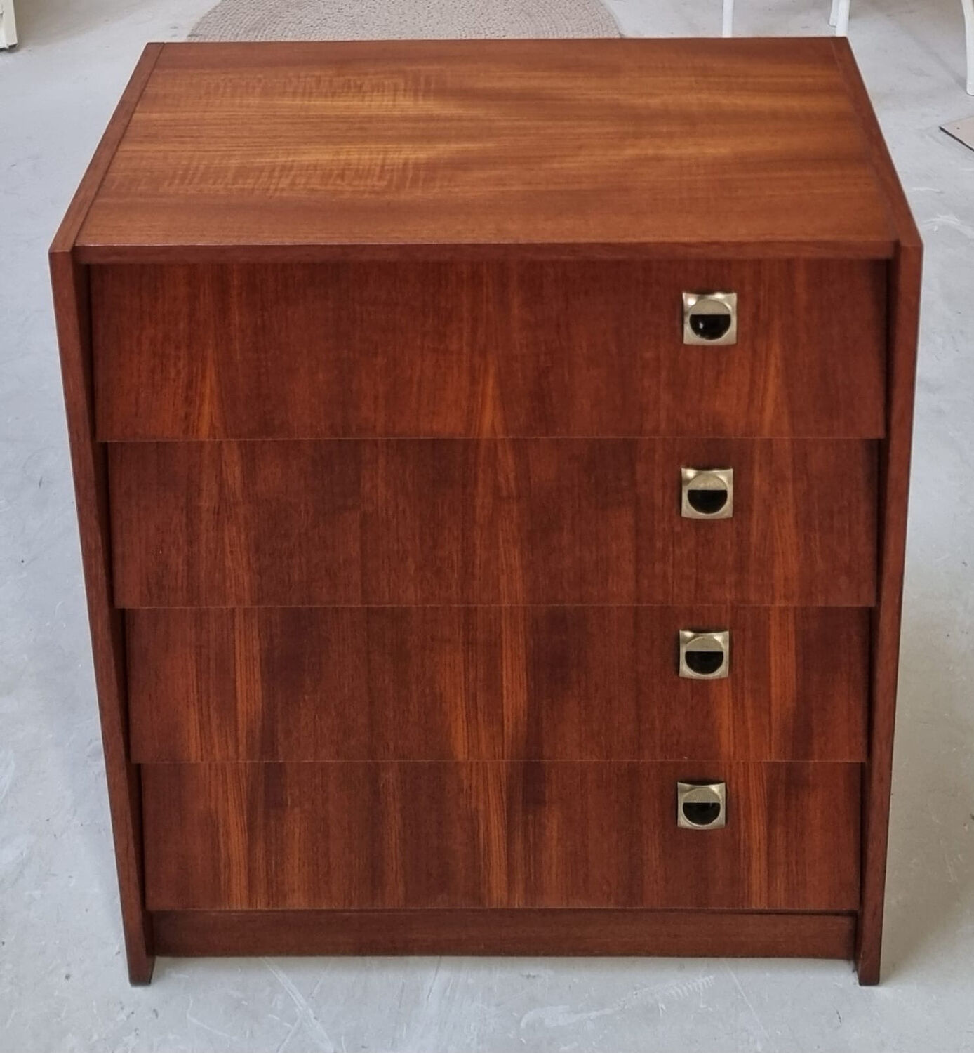 Armoire à chaussures du milieu du siècle