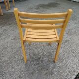 Chaise en bois massif
