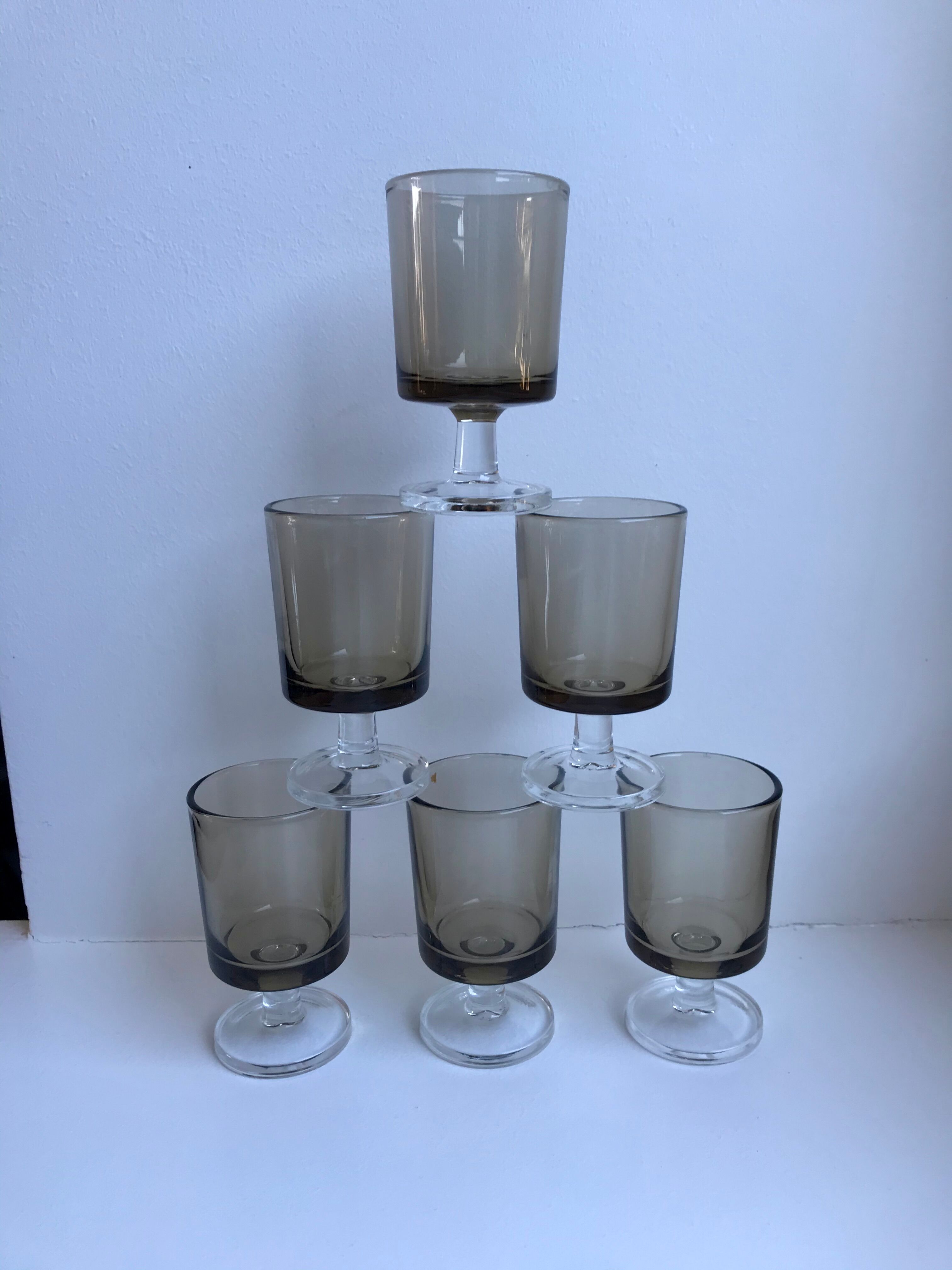 Lot de 5 verres à liqueur en verre fumé design années 70