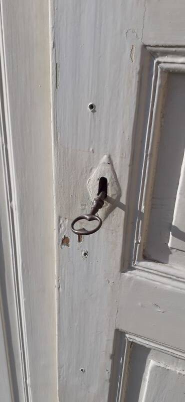 Cupboard door h201.5xl91.5cm with its 19th century molded frame