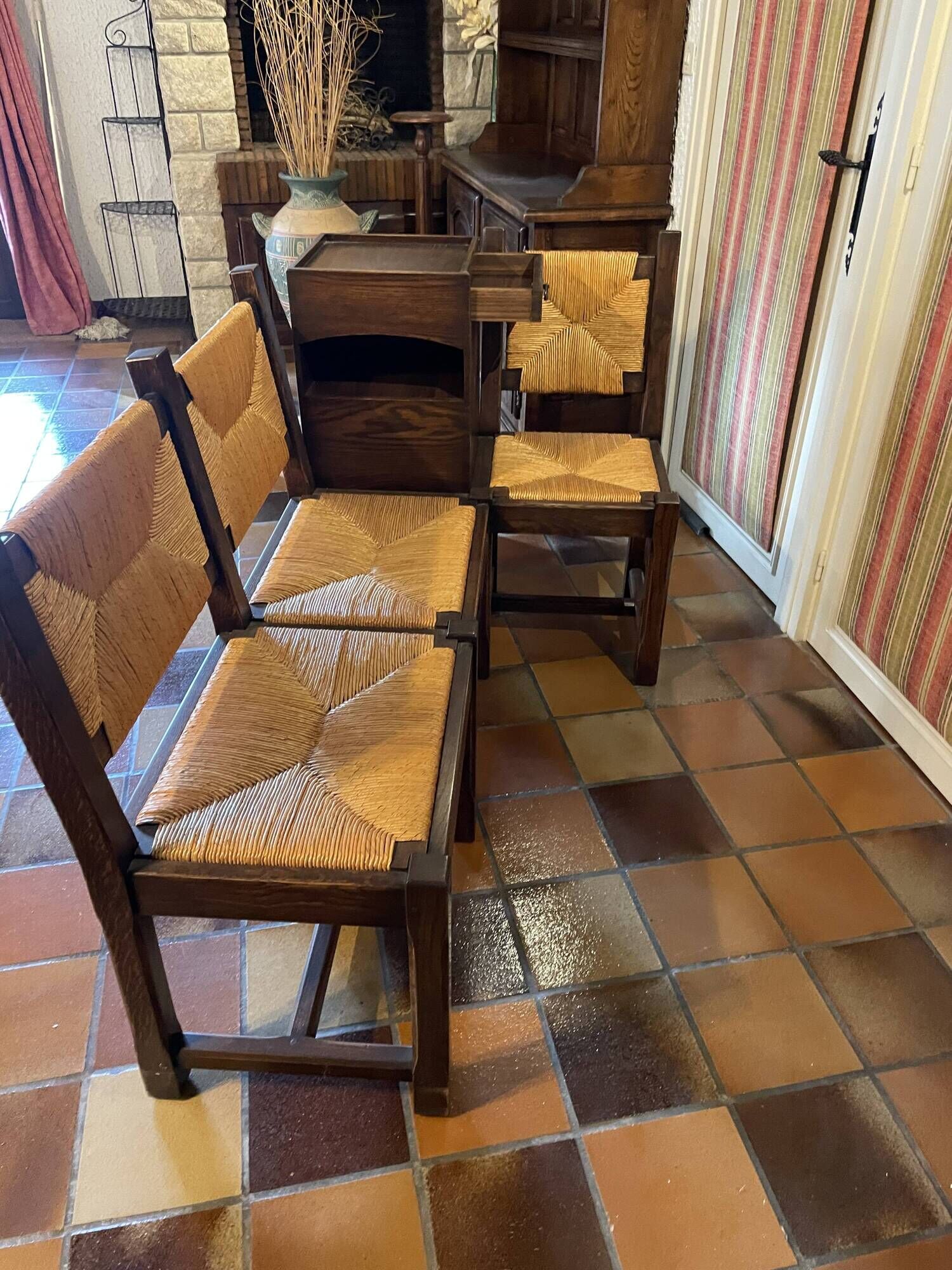 Corner bench