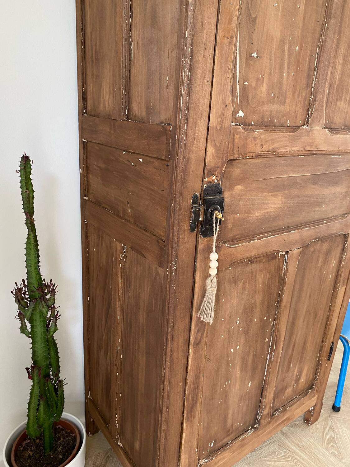 1-door wooden wardrobe