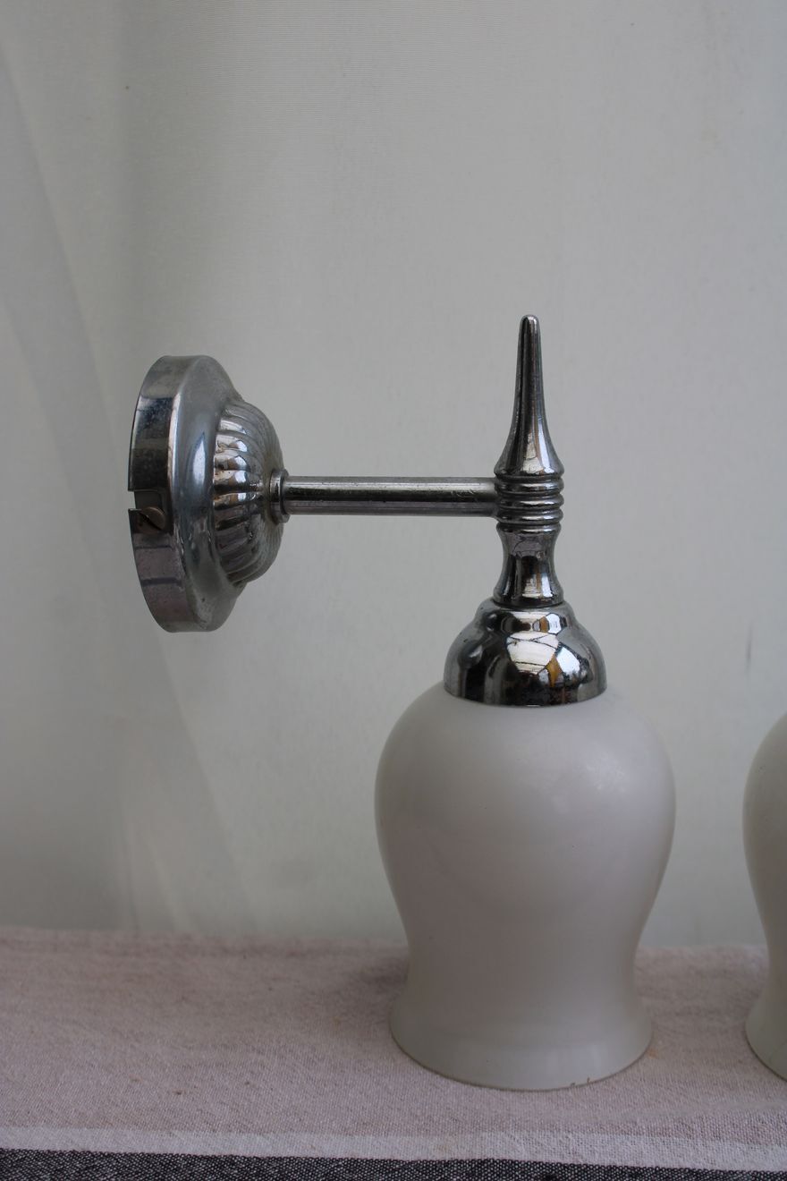 Pair of porcelain wall lamps