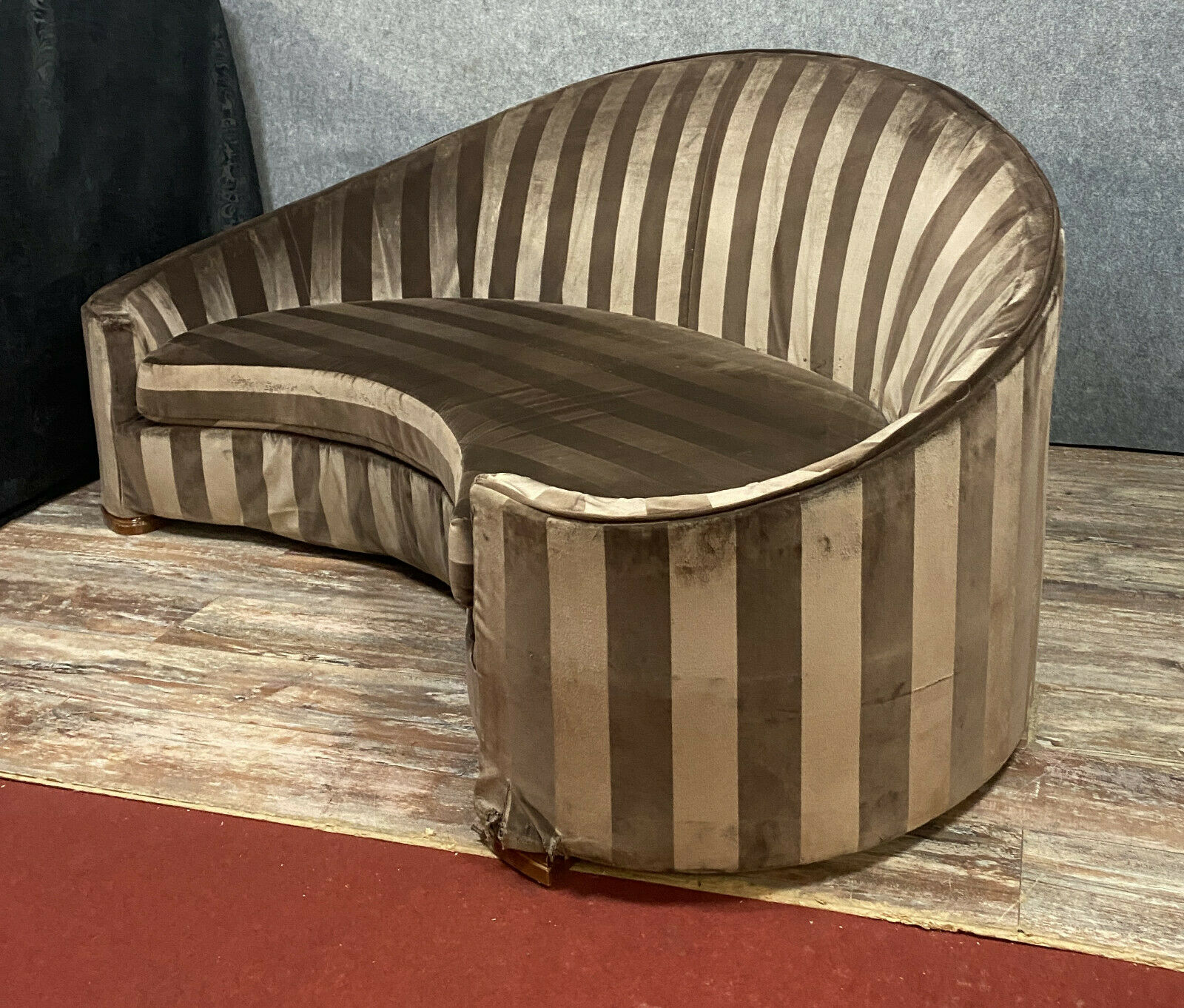 Half-moon shaped cackling sofa in velvet from genoa period napoleon iii