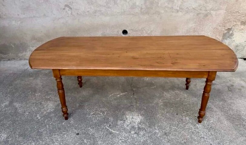 Old oval bistro table in solid wood light tint Dimensions 220 cm x 88 cm