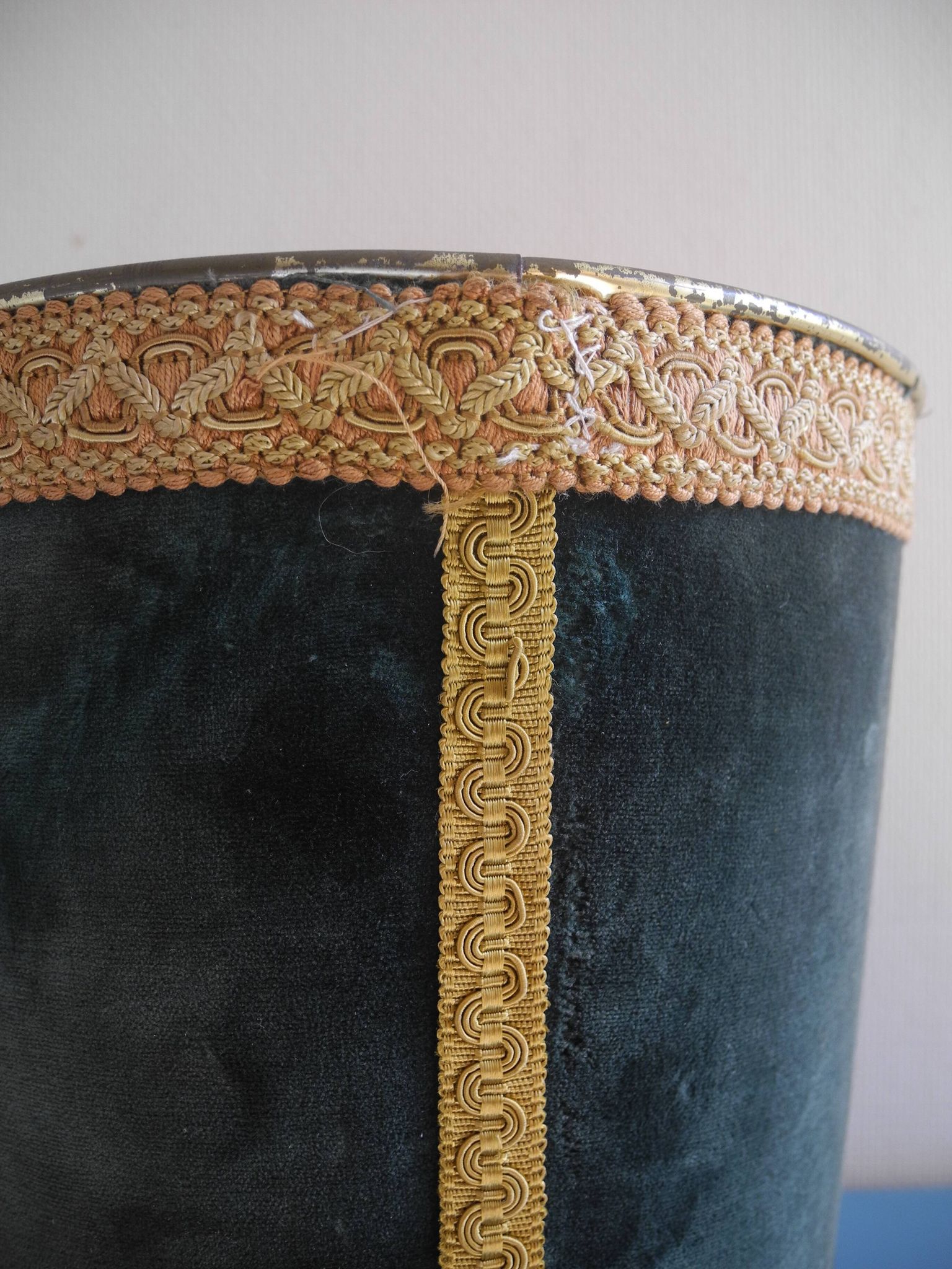 ancienne corbeille papier Massilly velours vintage waste paper basket