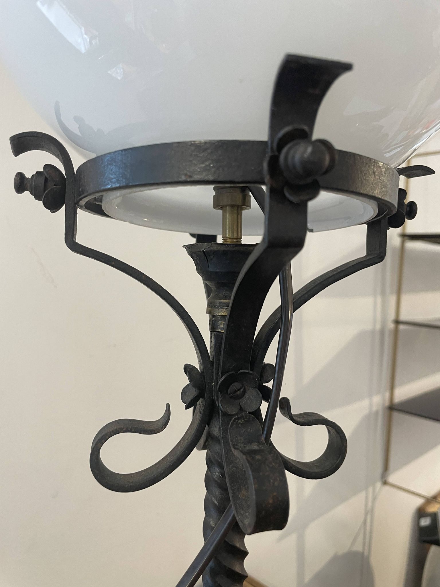Art Nouveau lamp in wrought iron