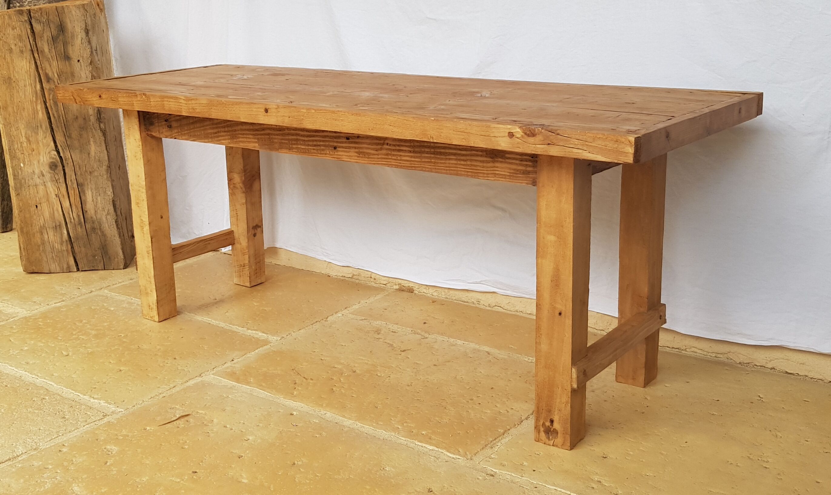 Table basse brutaliste