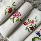 7 serviettes de table anciennes et brodées