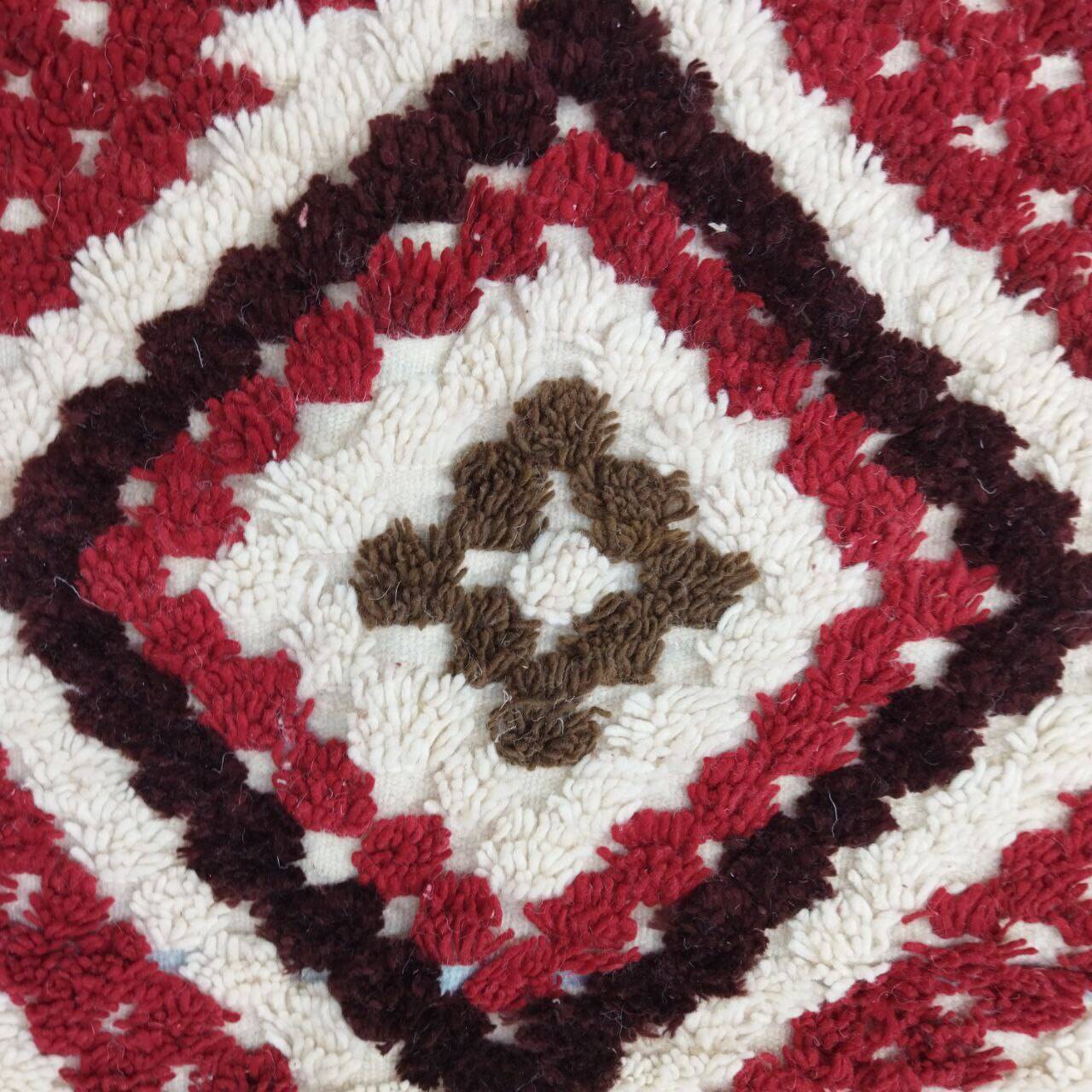 Handmade moroccan berber rug 254 x 136 cm
