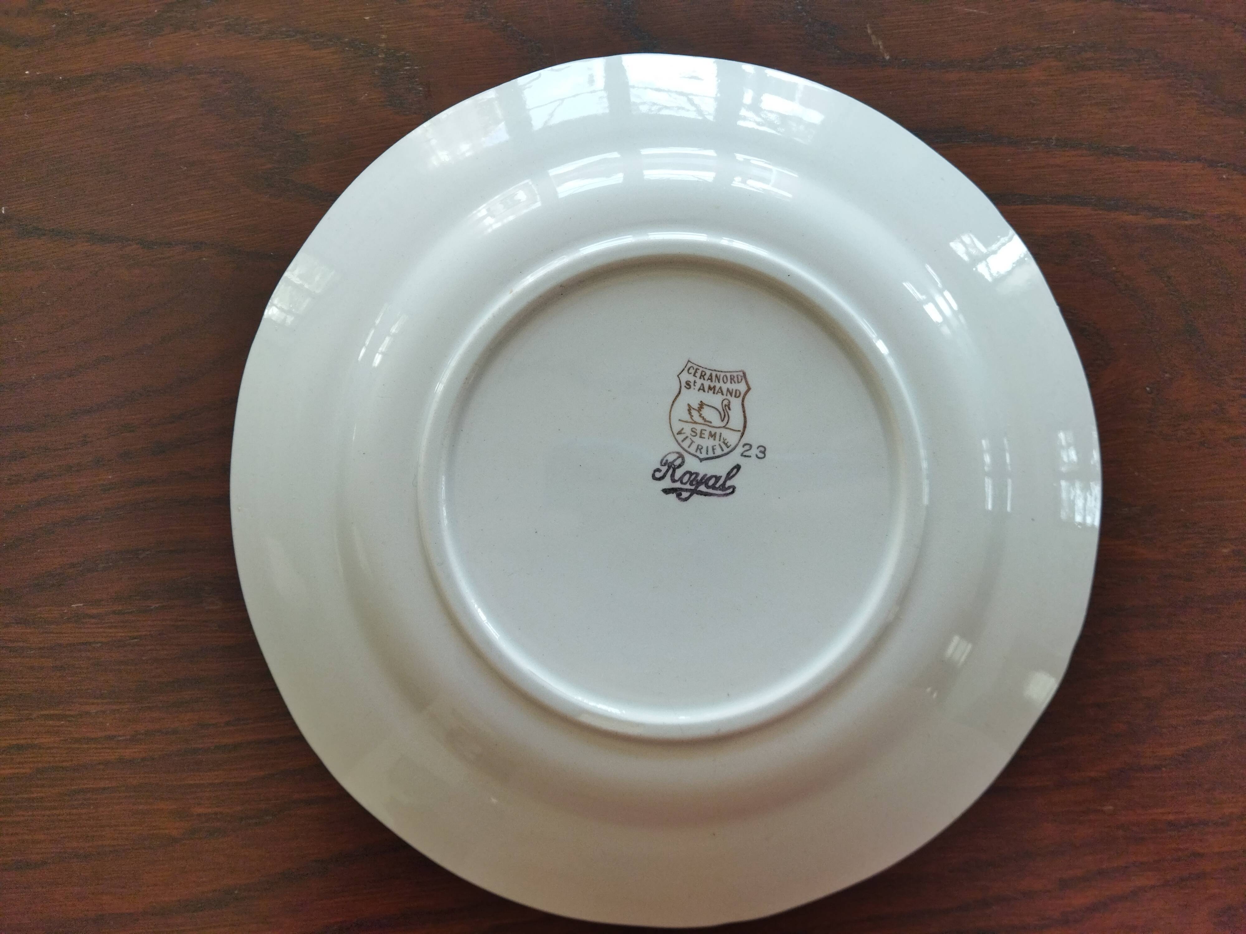 Six assiettes plates Céranord St Amand "Royal"