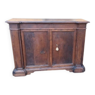 17th-century Tuscan walnut antique buffet