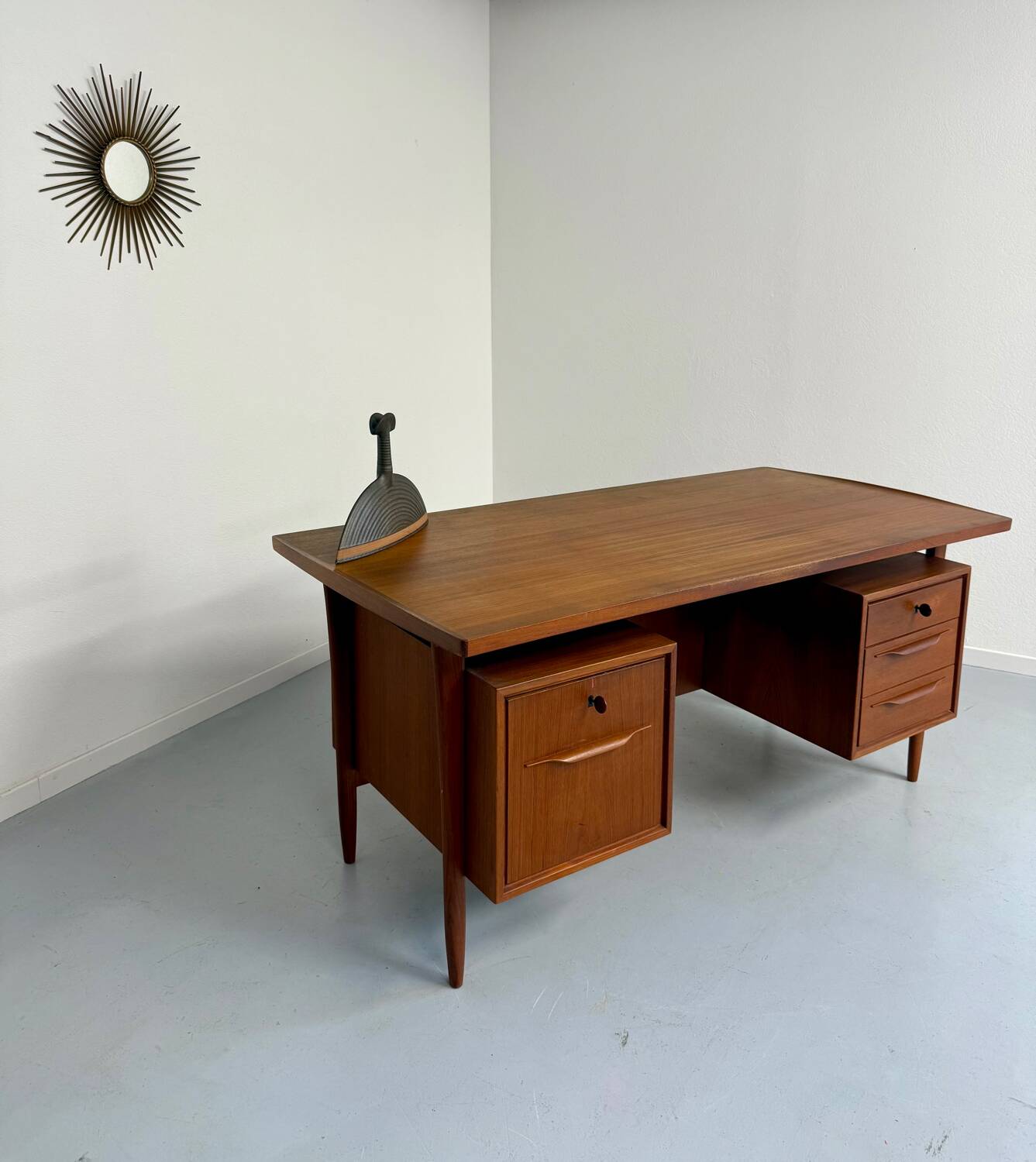 Scandinavian design desk Swiss Teack design 70s teak