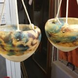 Pair of suspensions speckled glass paste