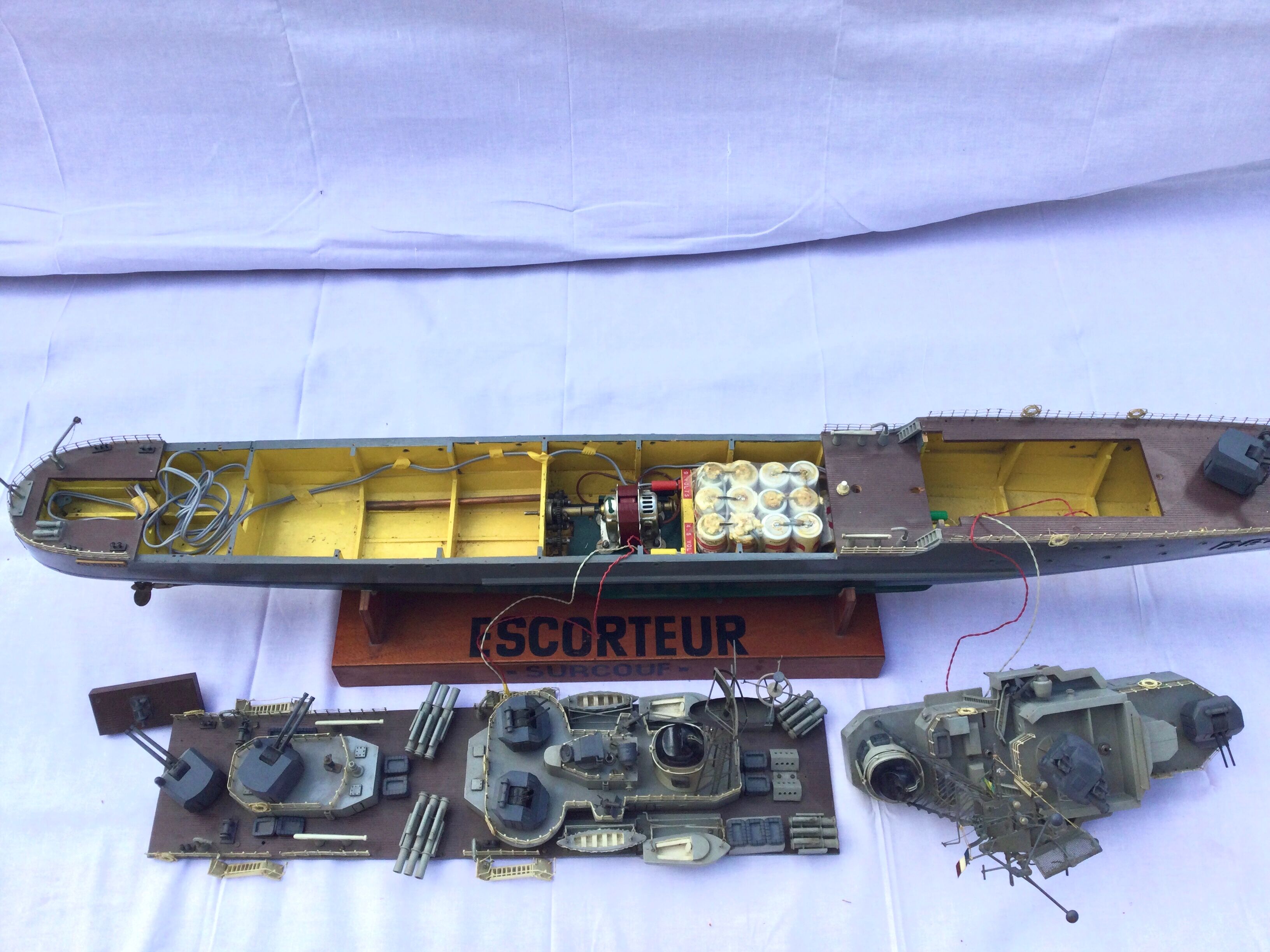 Model of boat surcouf wing escort