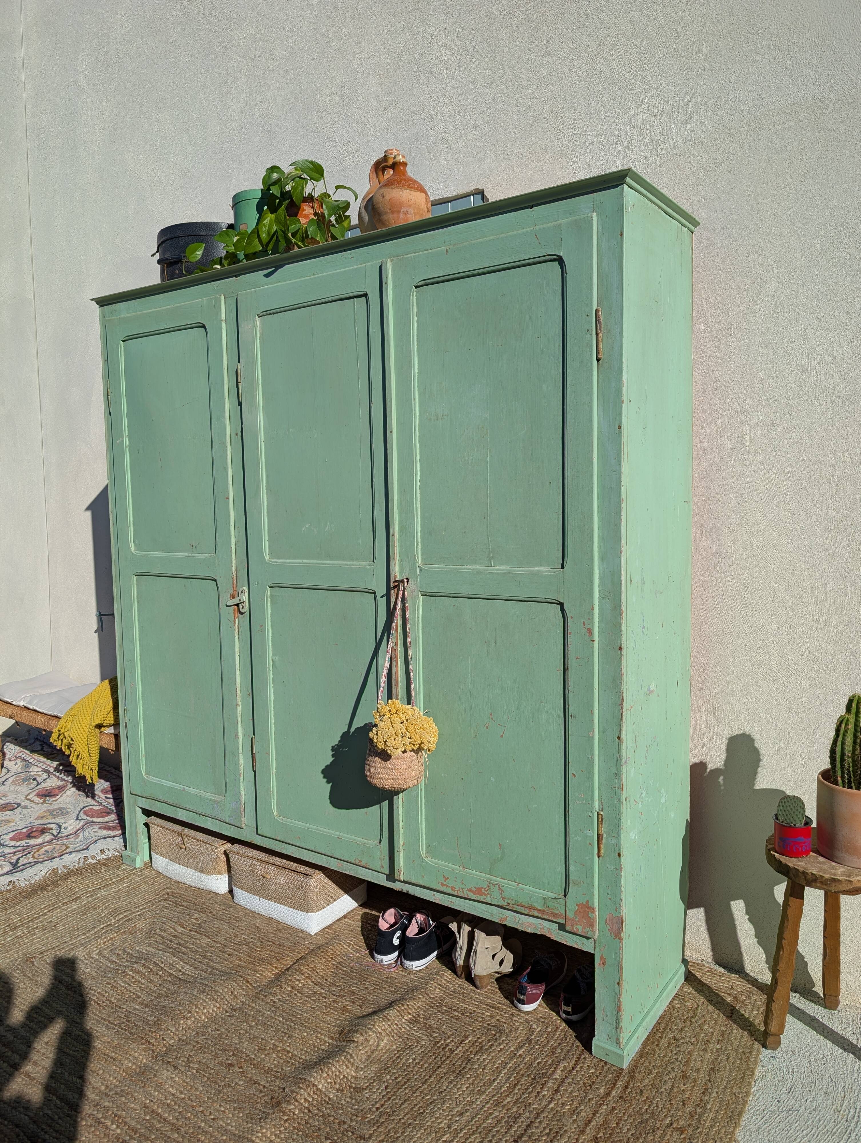 Workshop cabinet with 3 doors